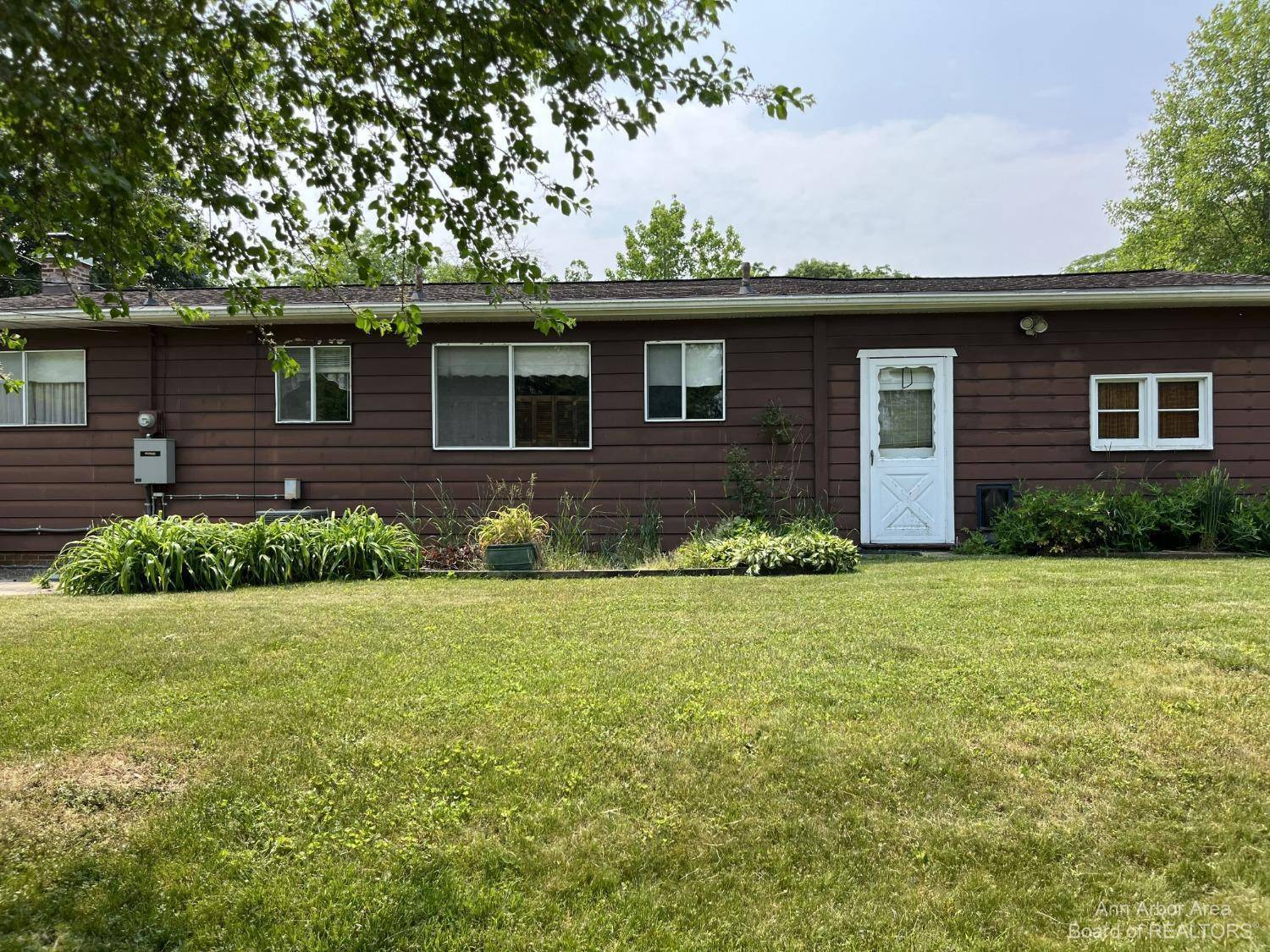 Saline, MI 48176,761 Knollwood Court