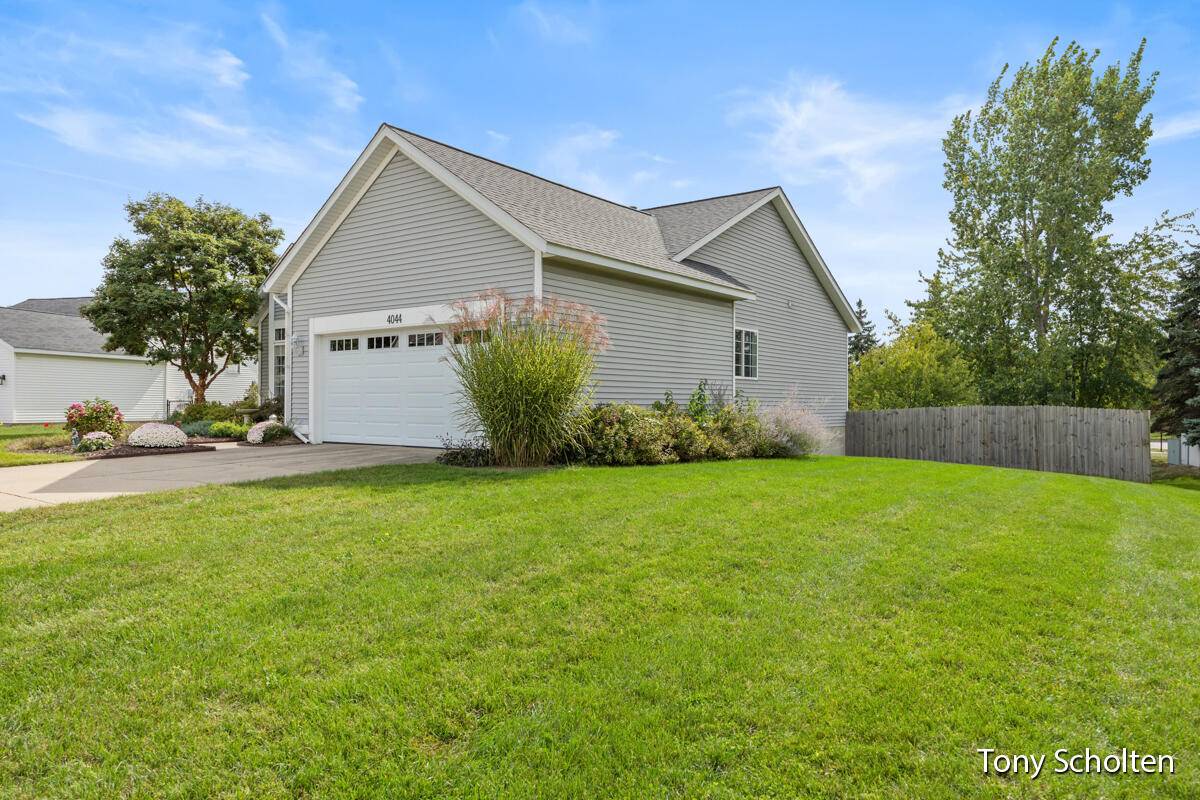 Hudsonville, MI 49426,4044 Schoolside Court