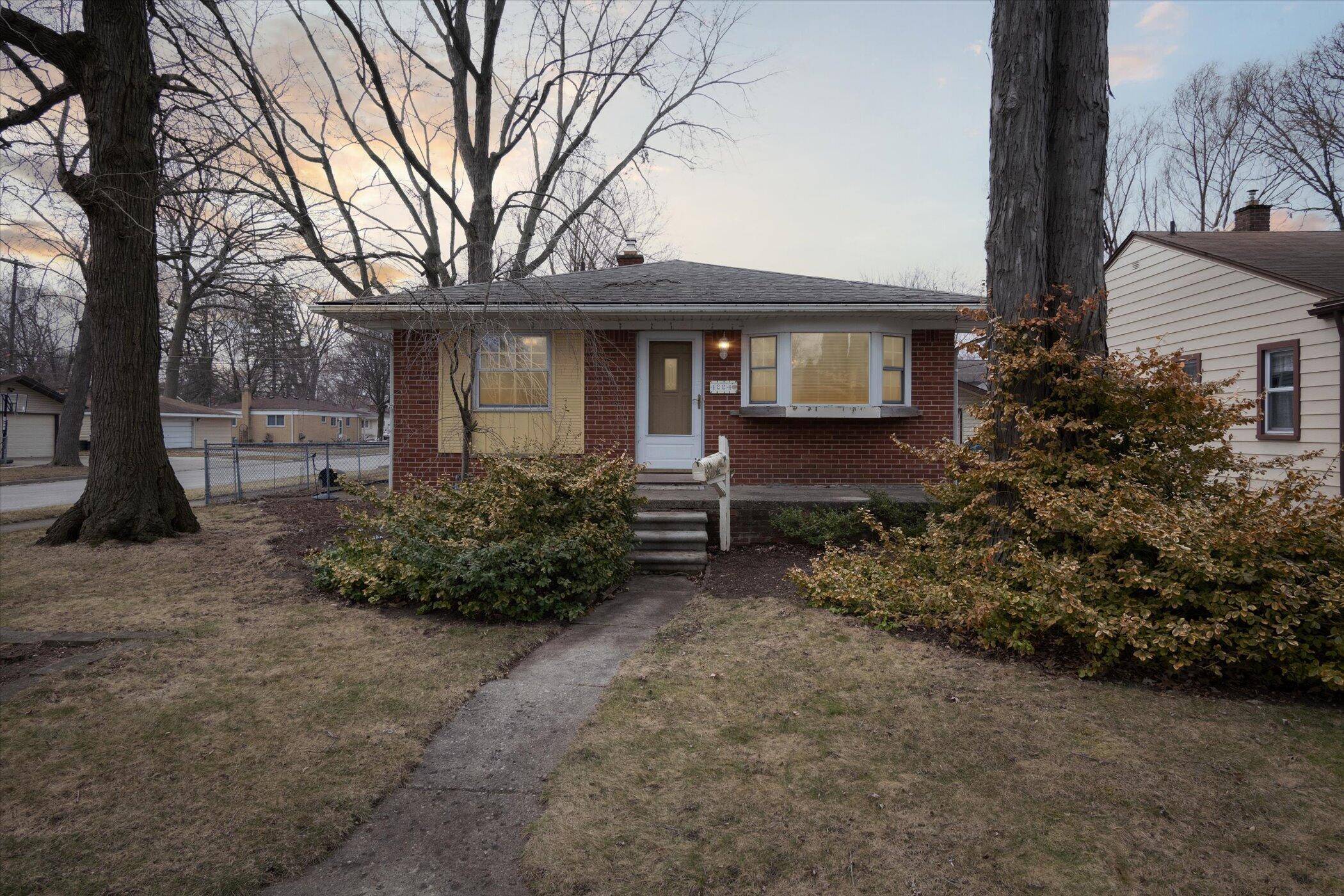 Dearborn Heights, MI 48125,4224 Croissant Street