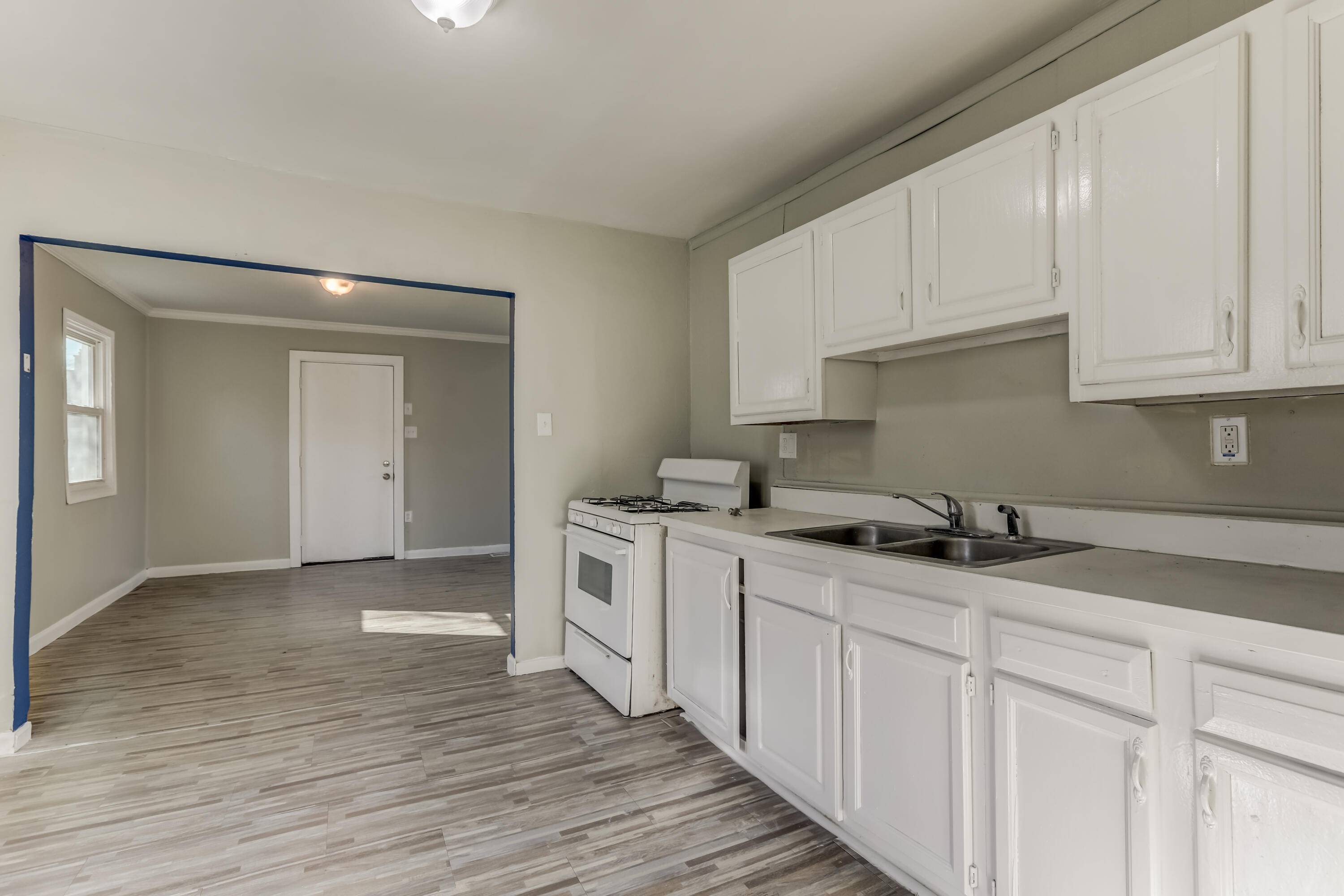 Warren, MI 48089,23826 Columbus Avenue