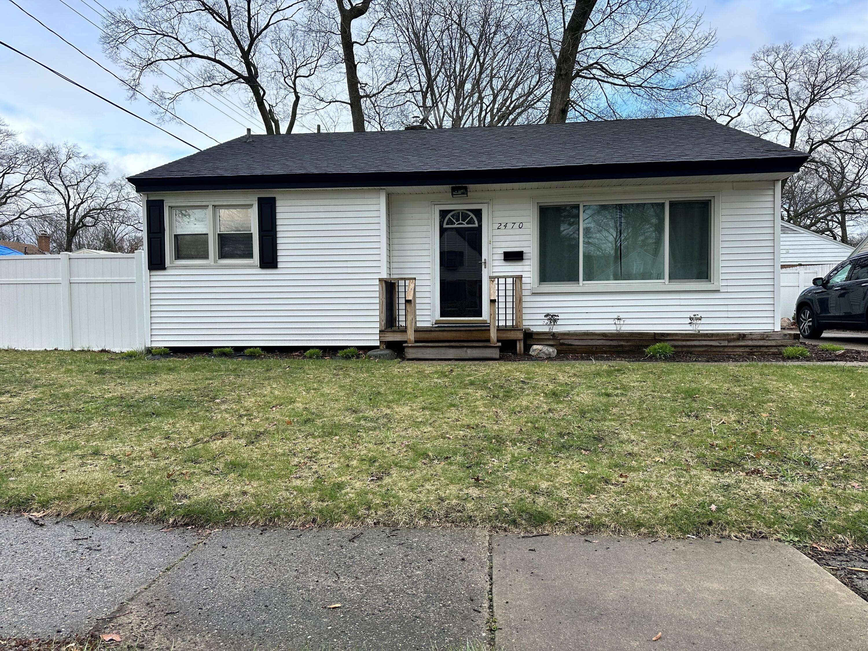 2470 Glenside Boulevard, Muskegon, MI 49441 24016374 Core Realt...