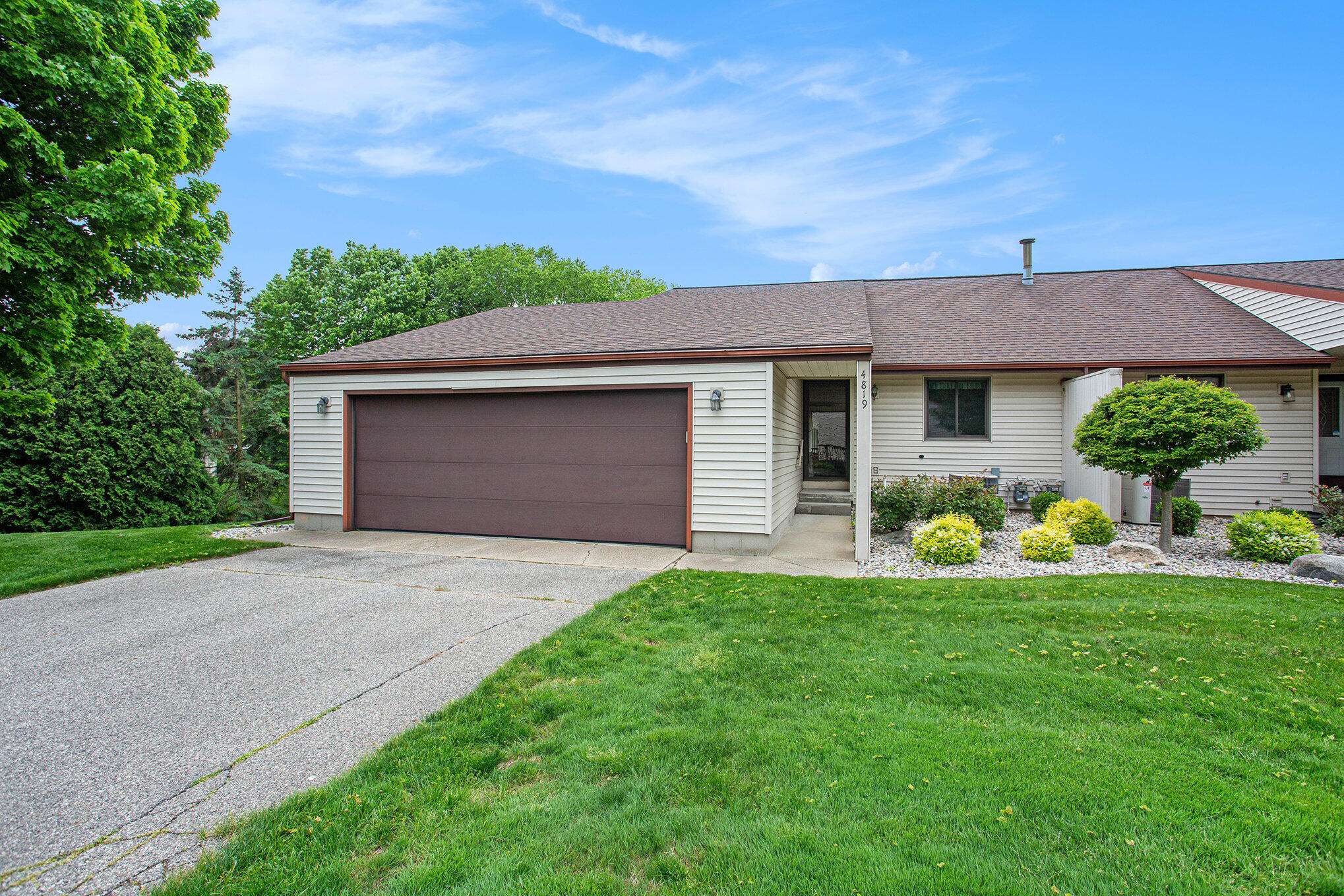 Hudsonville, MI 49426,4819 Summergreen Lane