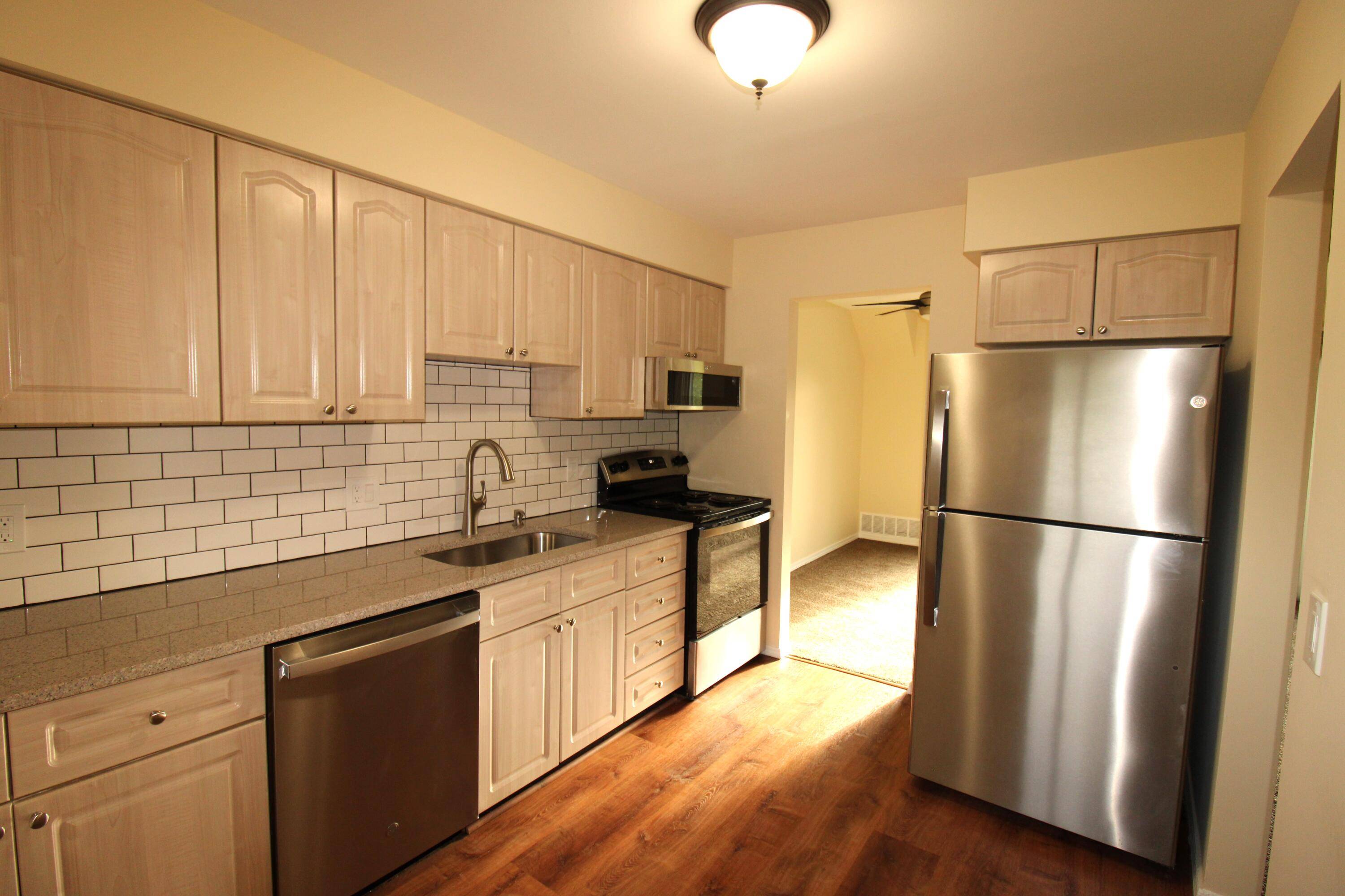 Livonia, MI 48152,33591 Pondview Circle #117