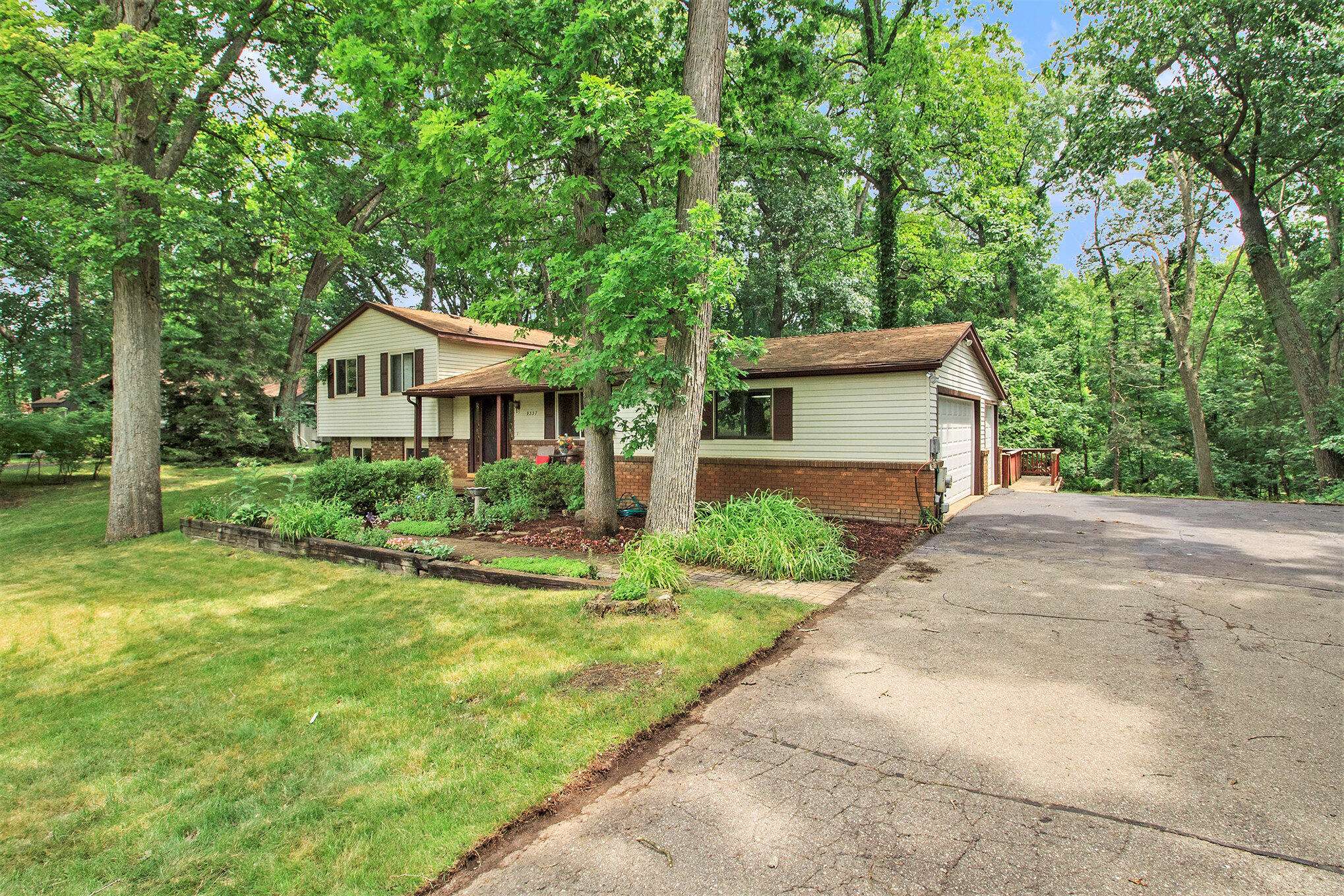 South Lyon, MI 48178,9337 Forest Edge Drive