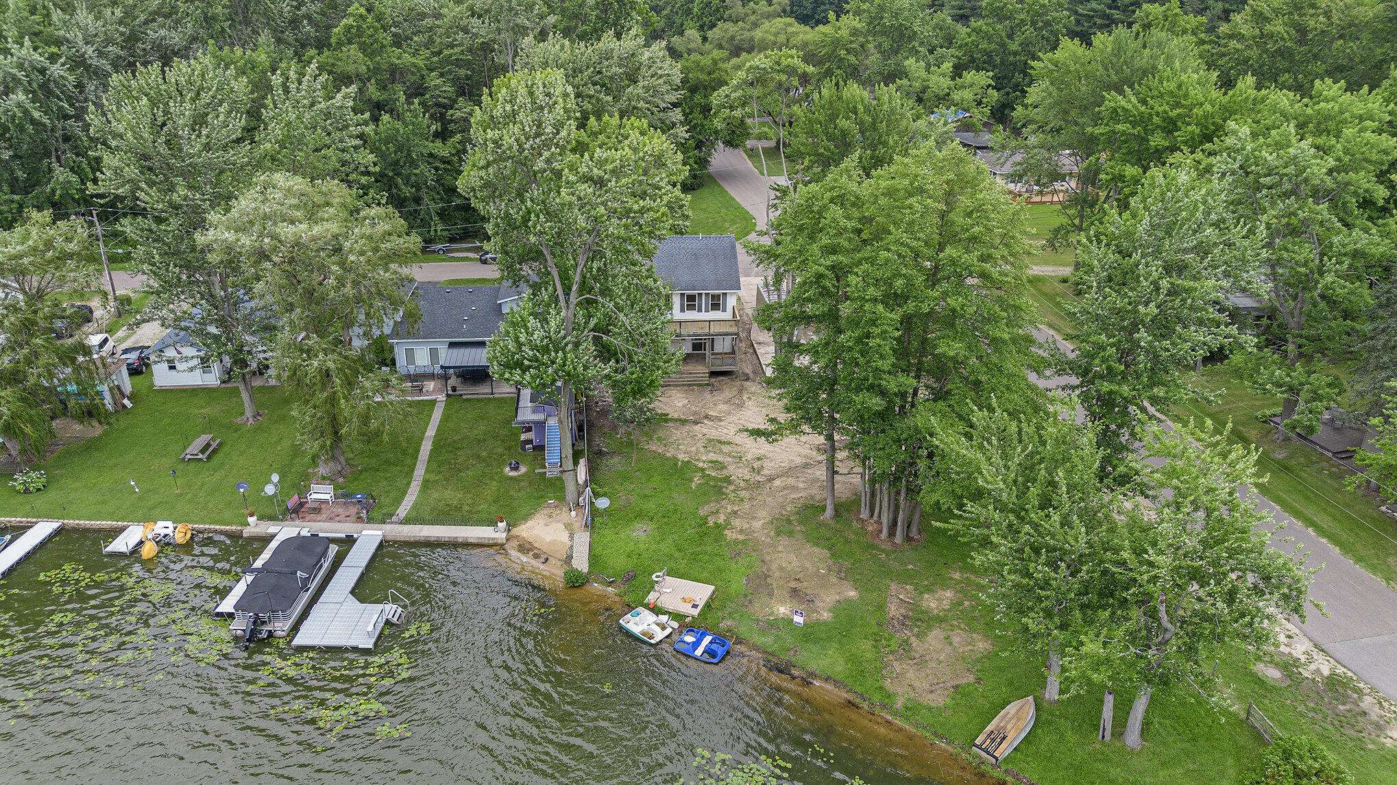 Coloma, MI 49038,7122 Lake Road