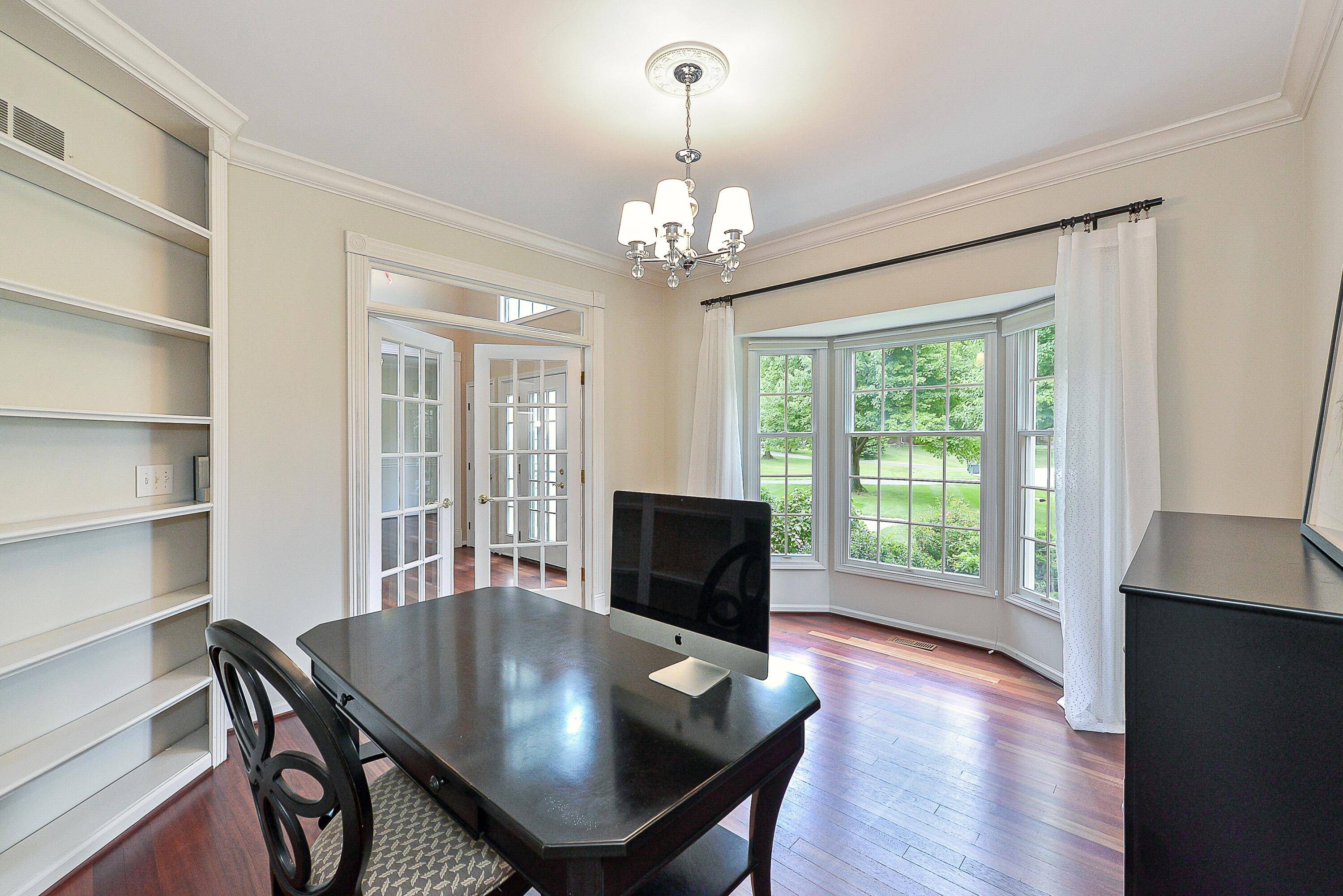 Ann Arbor, MI 48103,4977 St Annes Court