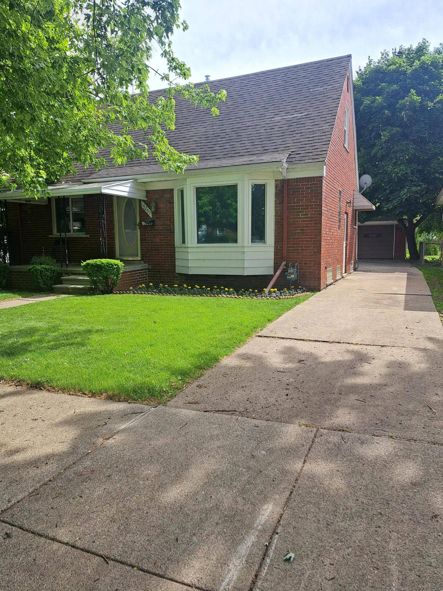 Allen Park, MI 48101,15253 Dasher Avenue