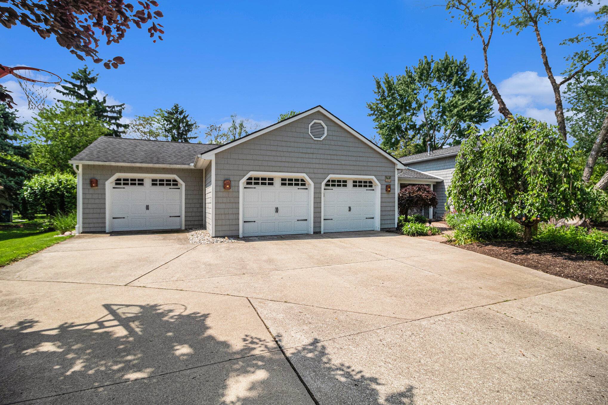 Ann Arbor, MI 48108,5904 Shagbark Drive