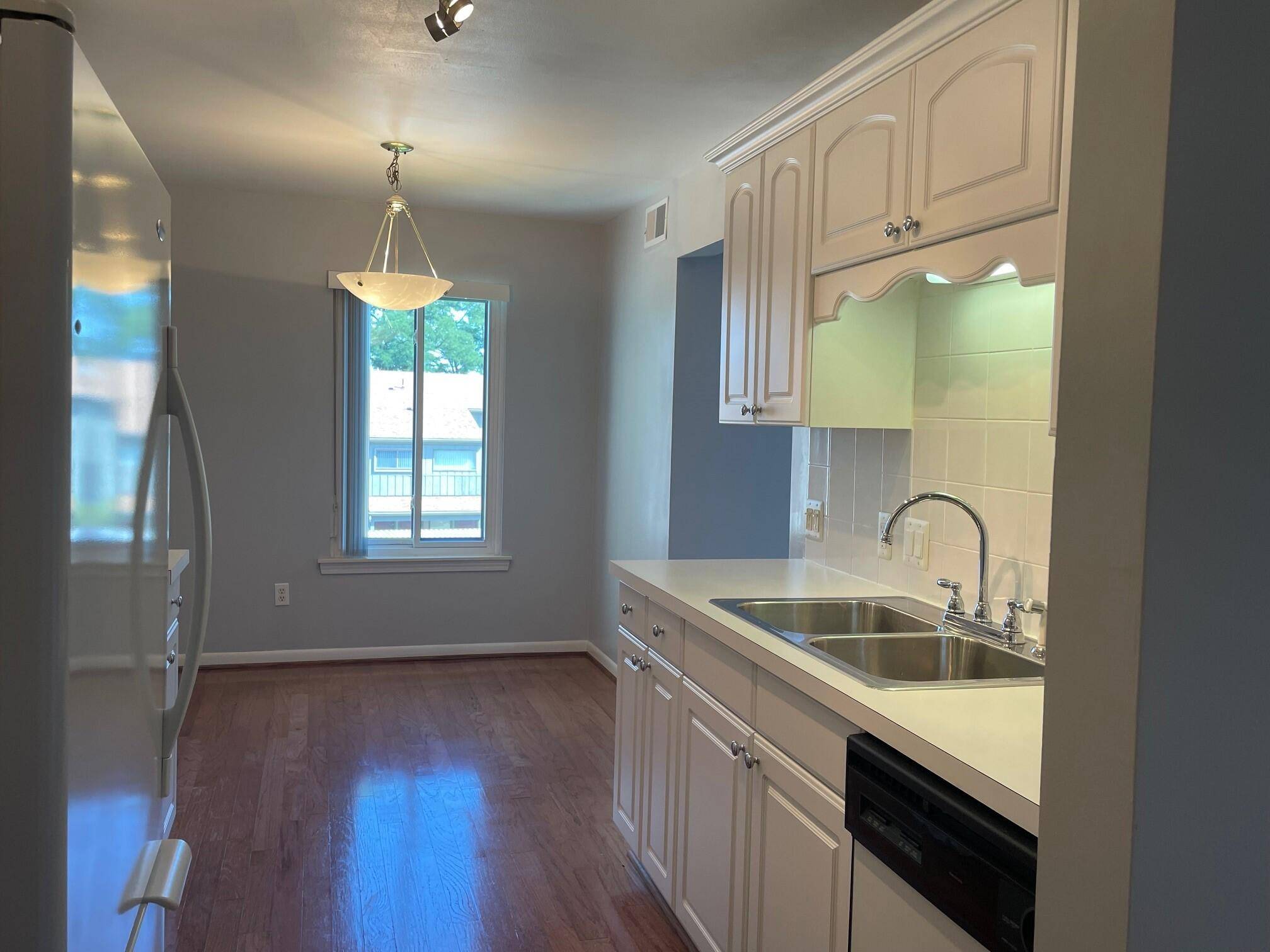 Ypsilanti, MI 48197,9663 Bayview Drive #312