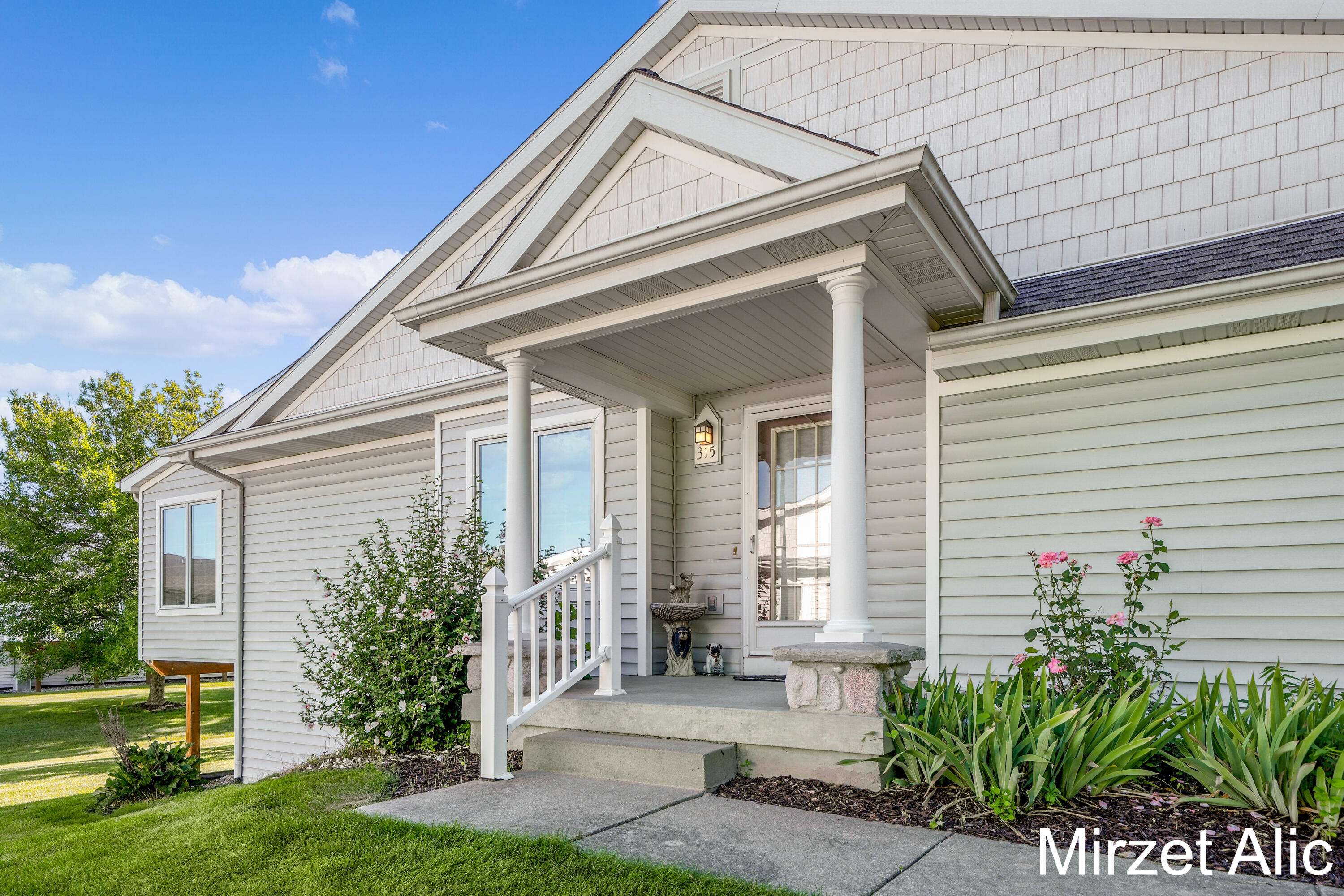 Grand Rapids, MI 49548,315 Shoreside South SE Drive