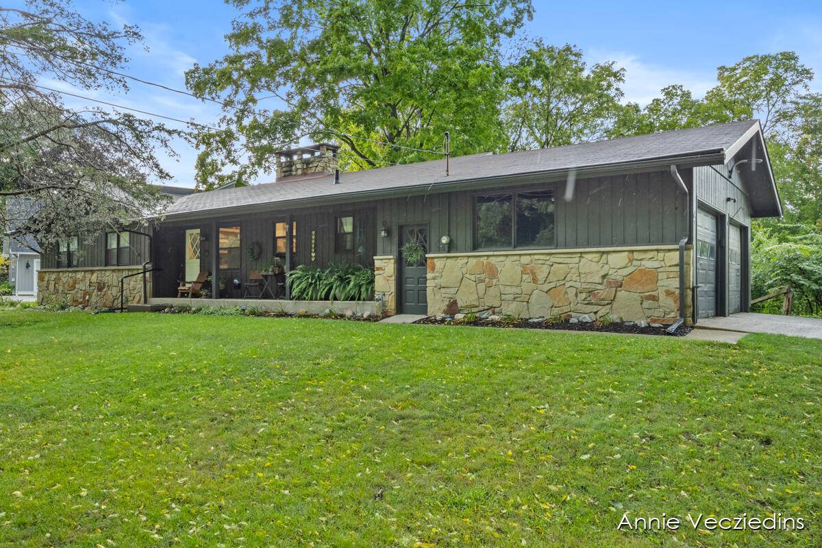 Ada, MI 49301,910 Thornapple River SE Drive