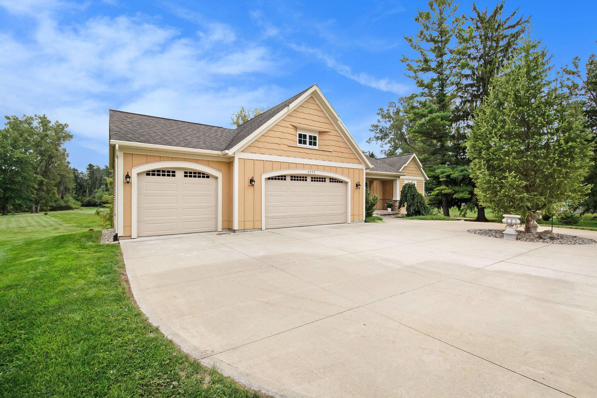 Alto, MI 49302,6092 Thornapple River SE Drive