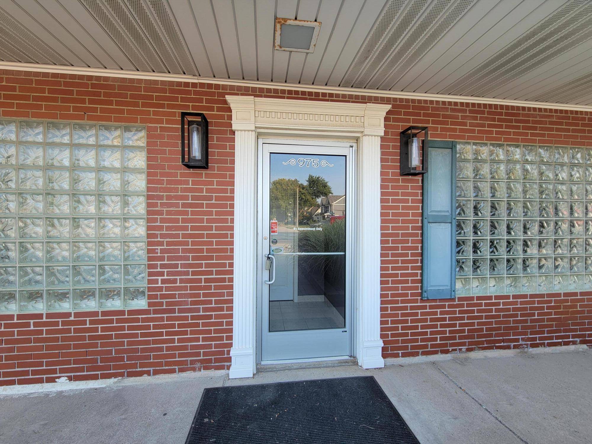 Plymouth, MI 48170,975 S Main Street