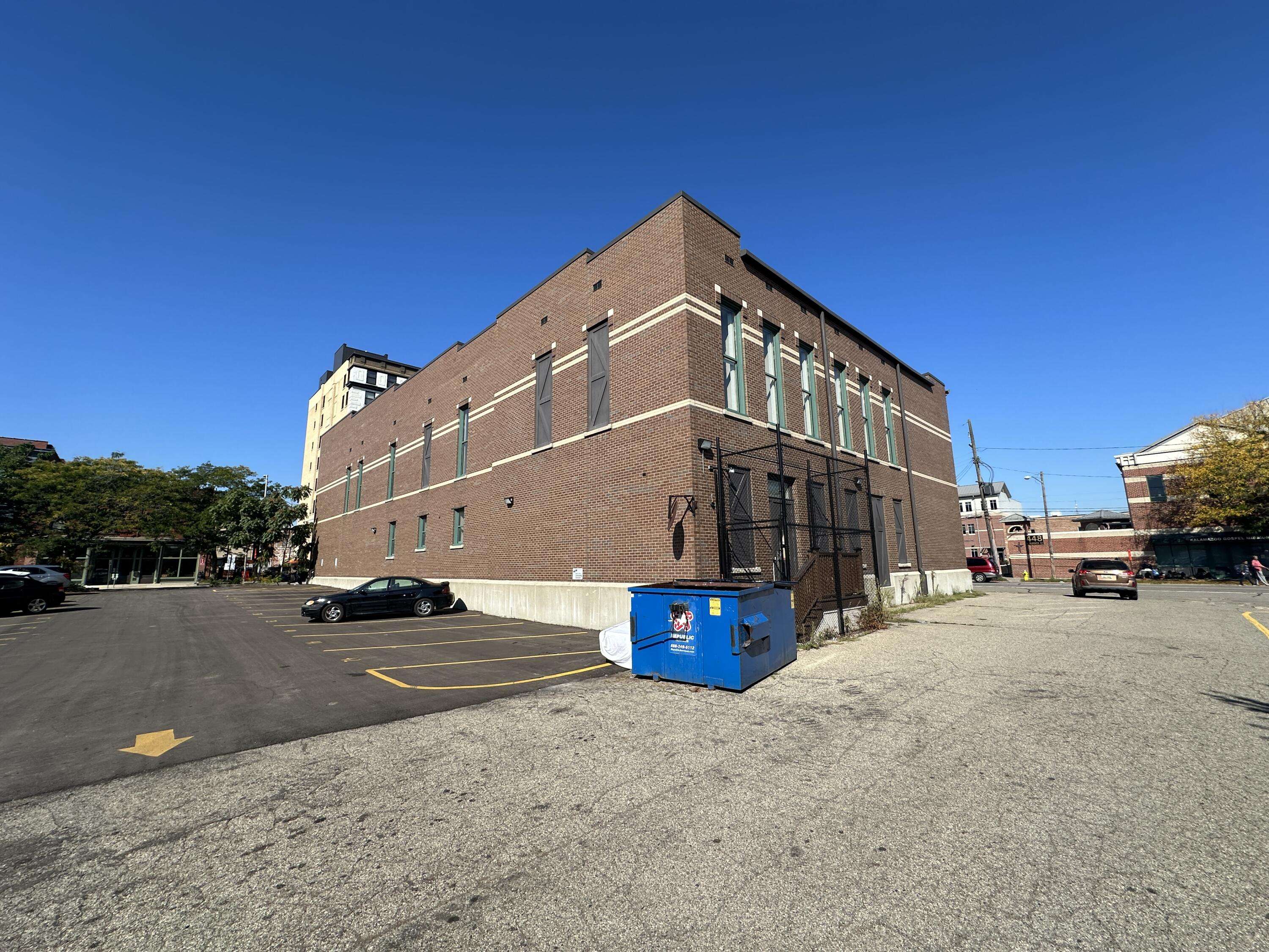 Kalamazoo, MI 49007,348 N Burdick Street #1