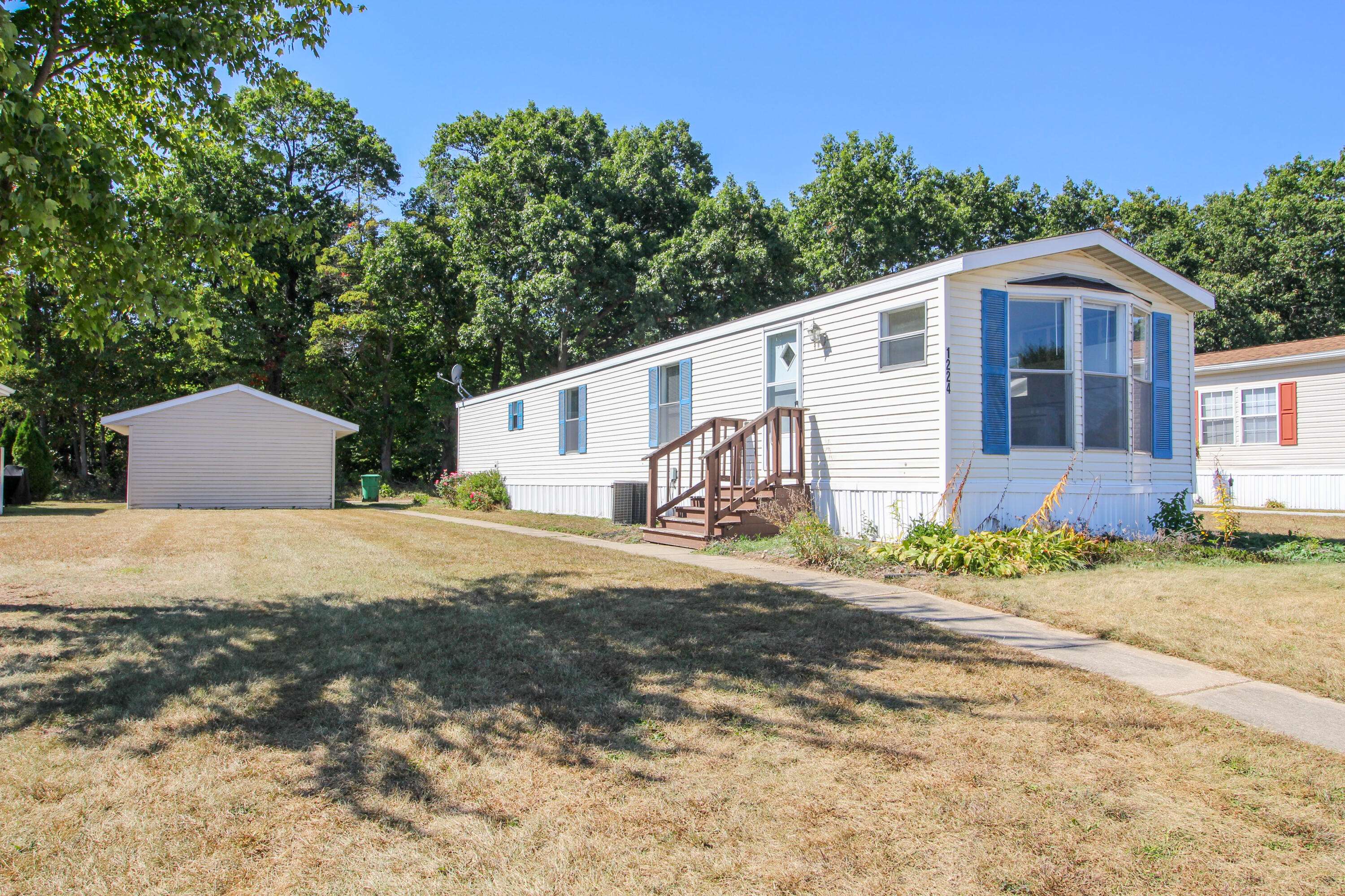 Three Rivers, MI 49093,1224 Shiawassee River Road