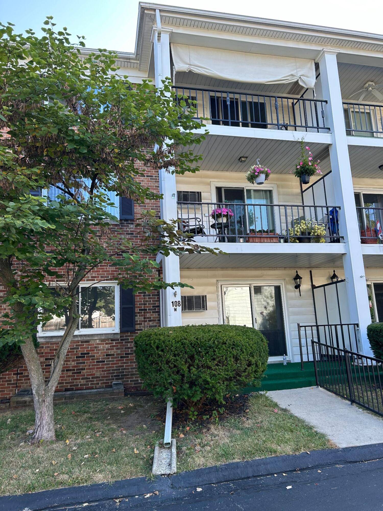 Jackson, MI 49202,806 W Michigan Avenue #108W