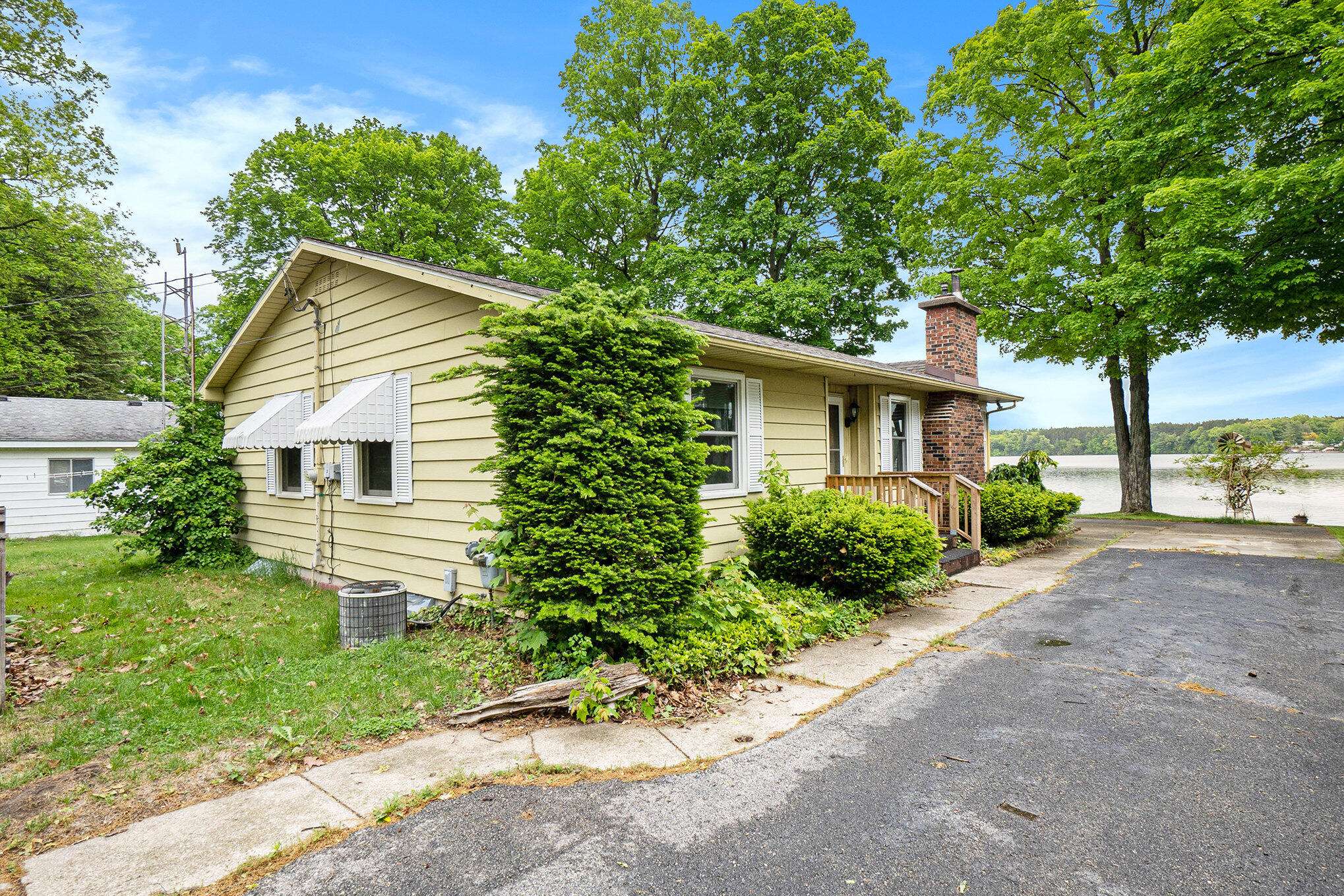 Newaygo, MI 49337,5540 Cozy Point Drive
