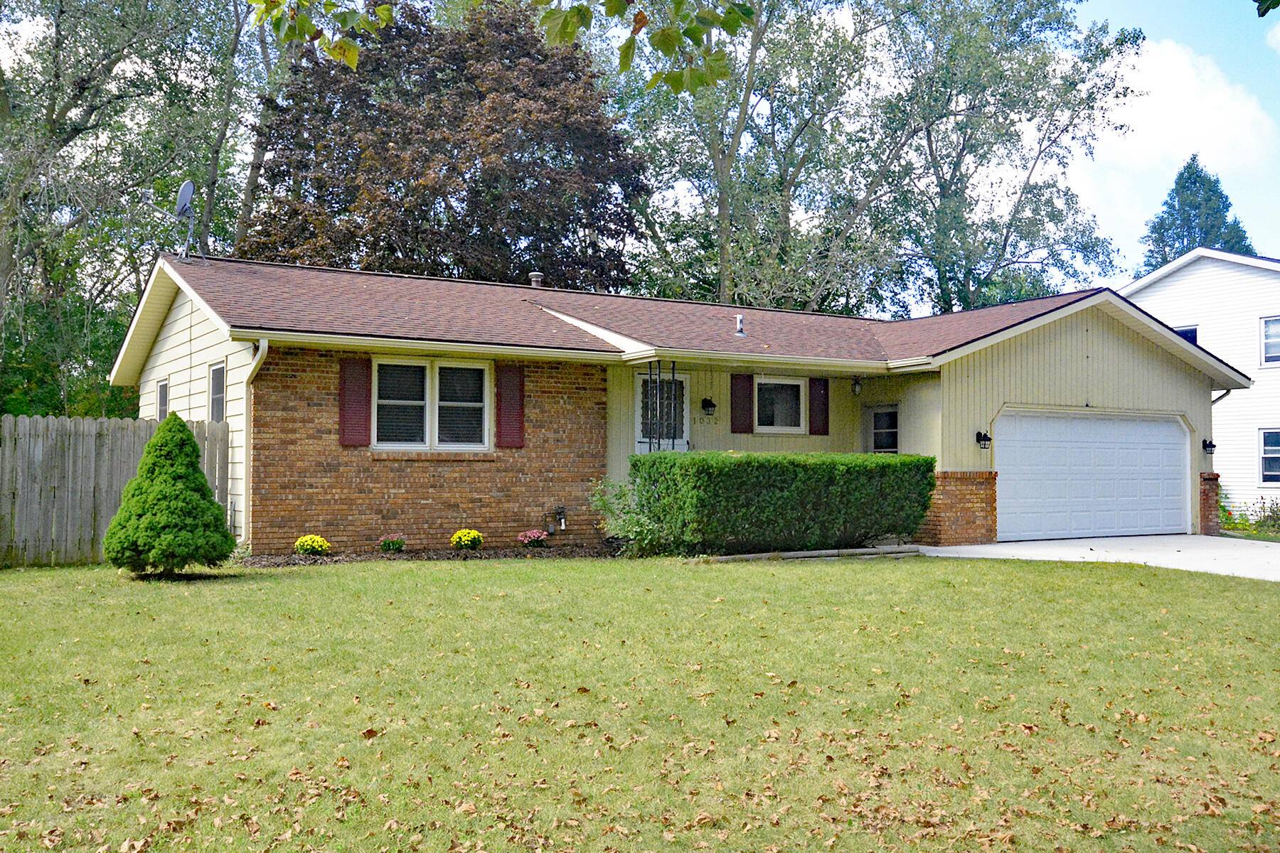 Holland, MI 49423,1032 Colonial Court