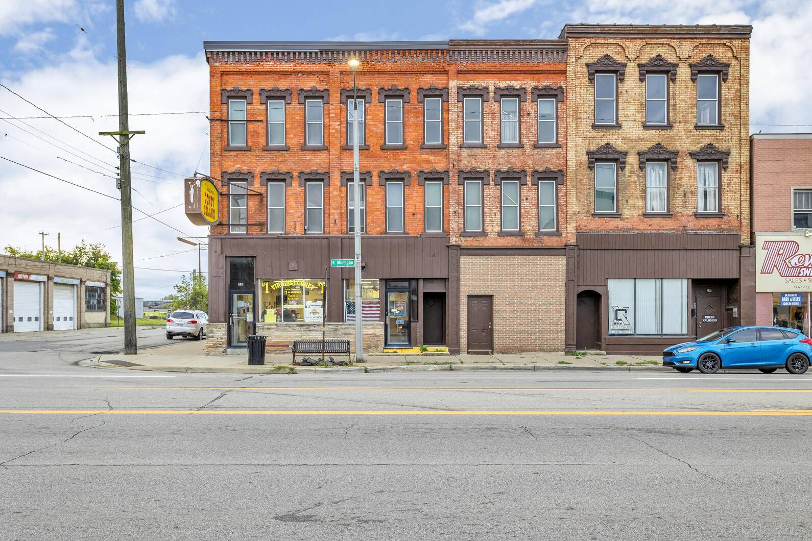 Jackson, MI 49201,649 E Michigan Avenue
