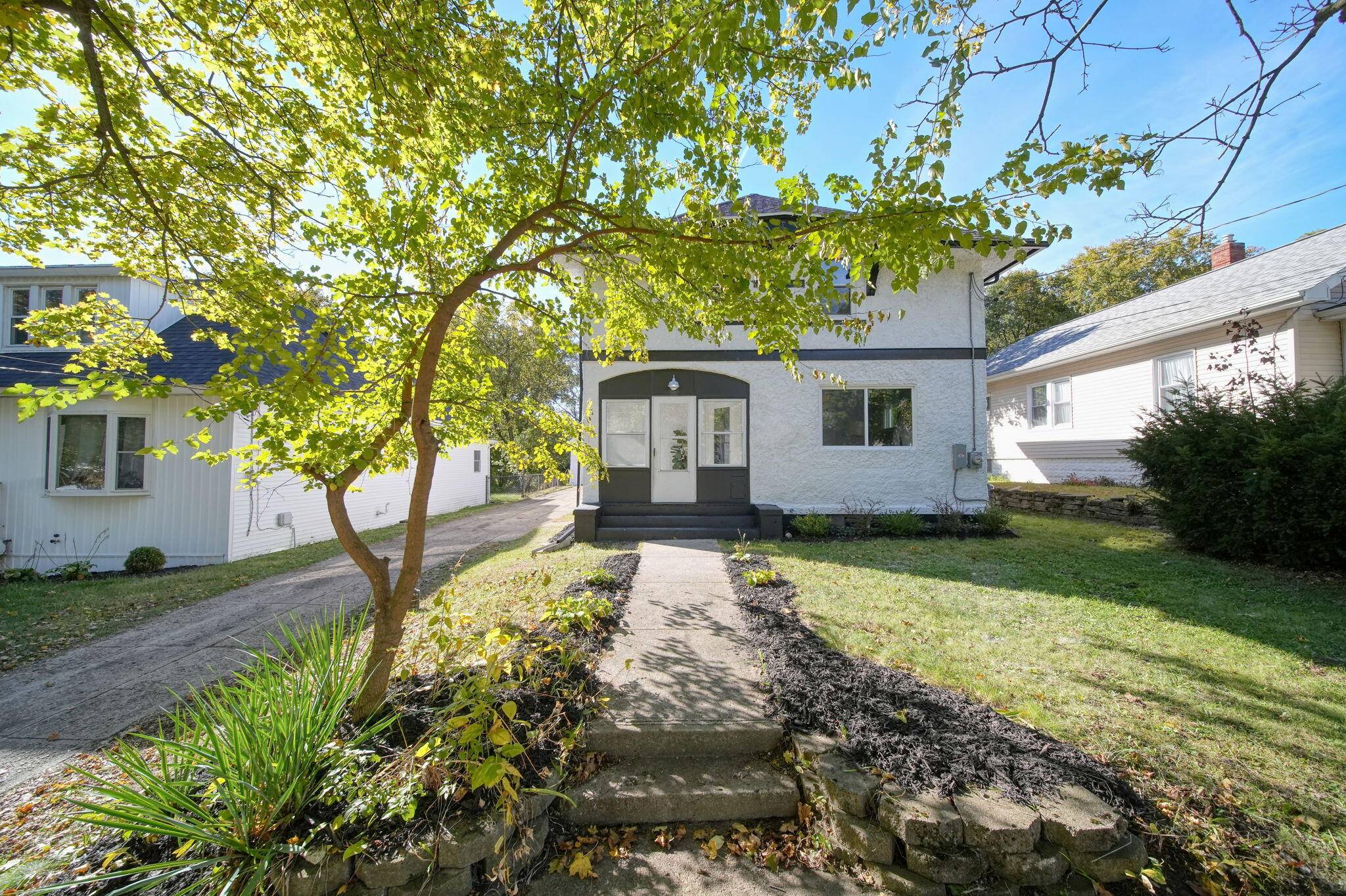 Jackson, MI 49202,812 N East Avenue