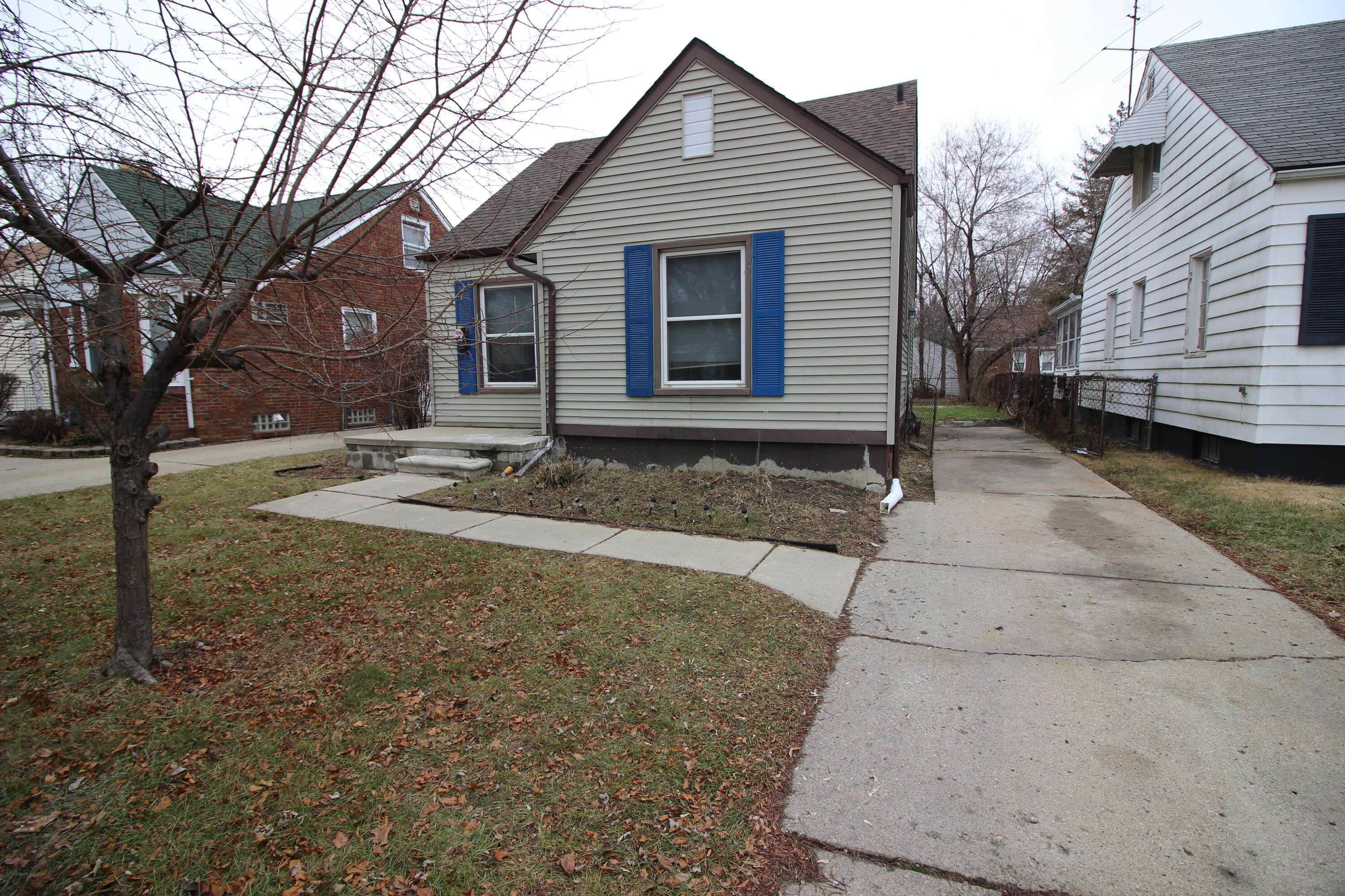 Harper Woods, MI 48225,20253 Washtenaw Street