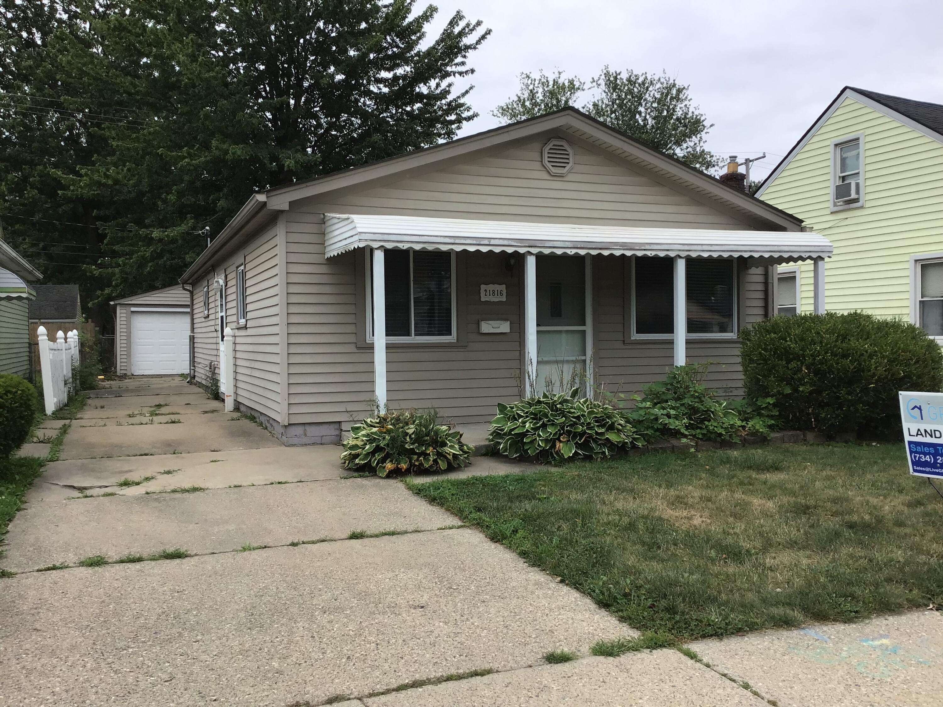 Saint Clair Shores, MI 48080,21816 Rosedale Street