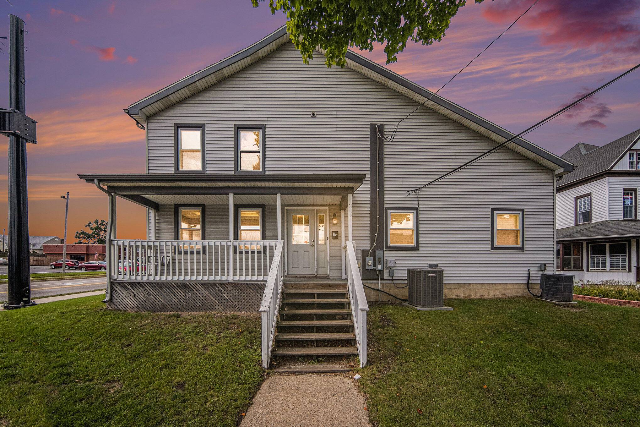 Jackson, MI 49201,302 N Blackstone Street