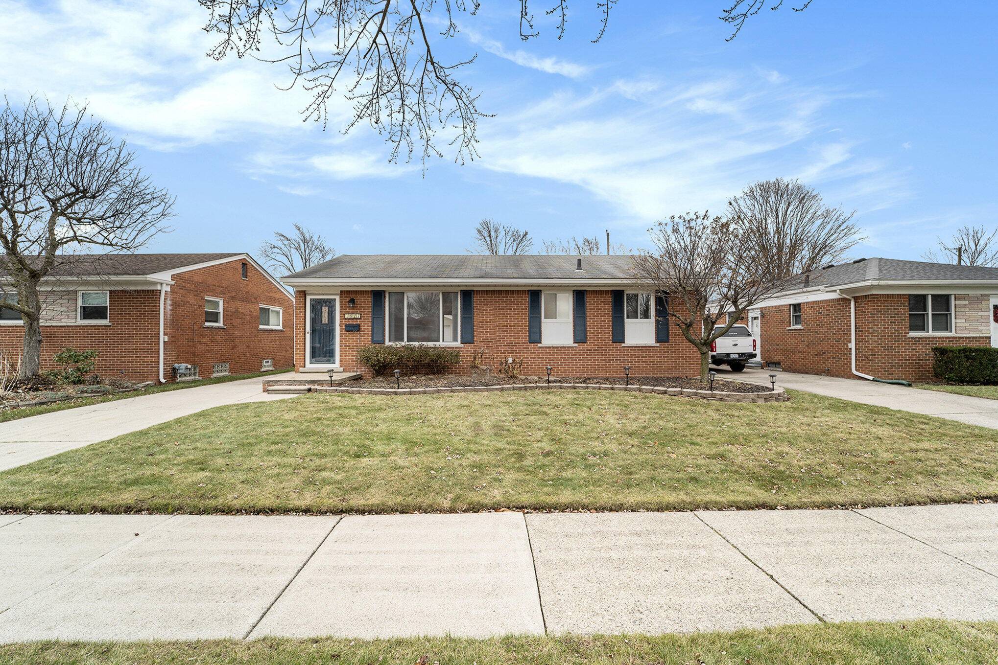 Madison Heights, MI 48071,1827 Chaucer Avenue