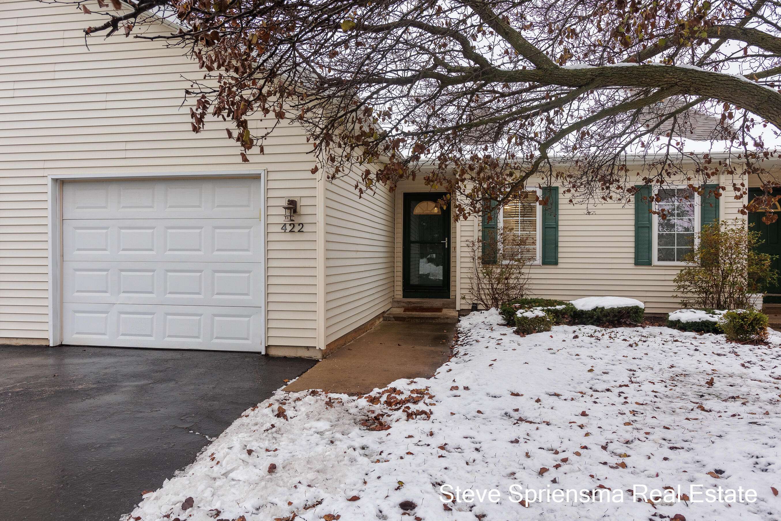 Holland, MI 49423,422 Lincoln Ridge Drive #17