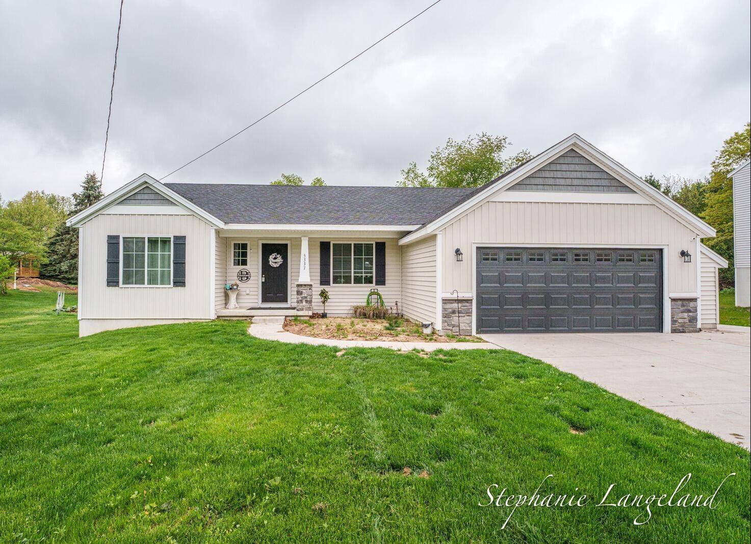 Comstock Park, MI 49321,5337 Division N Avenue