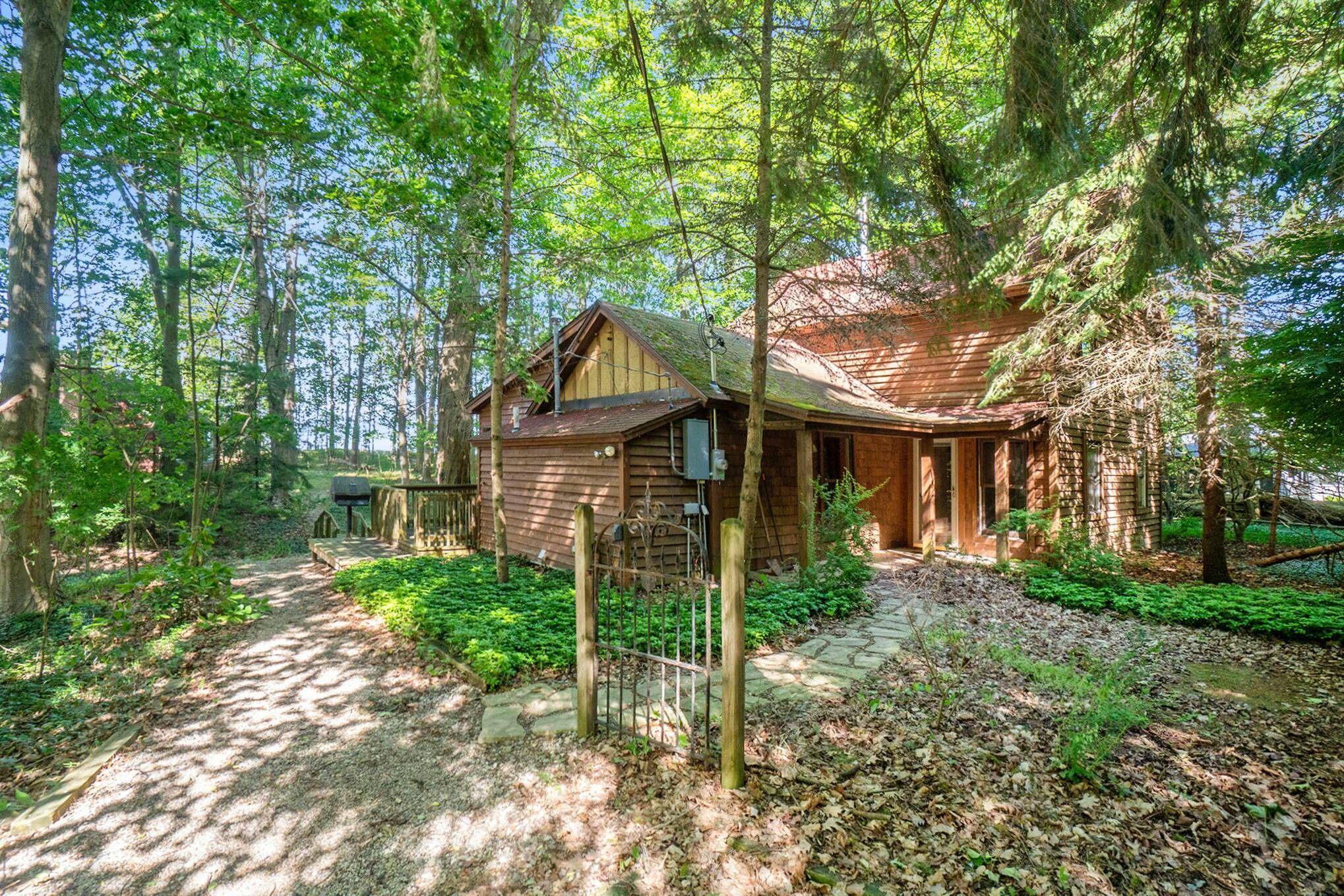 Fennville, MI 49408,2560 Lakeshore Drive