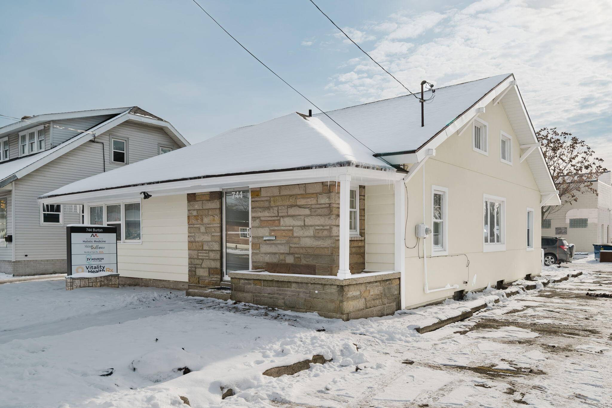 Grand Rapids, MI 49507,744 Burton SE Street