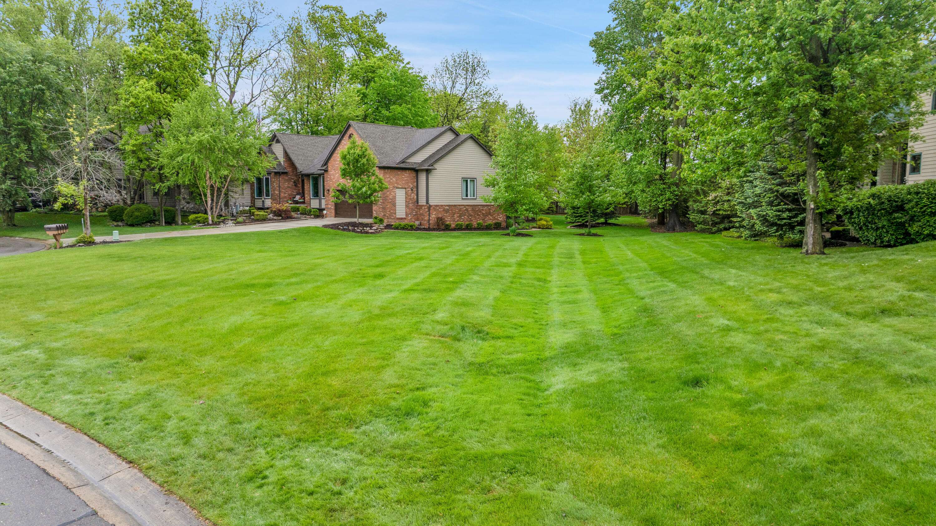 Waterford, MI 48328,4275 Forest Valley Court