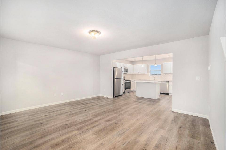 Holland, MI 49424,13879 Oasis Avenue