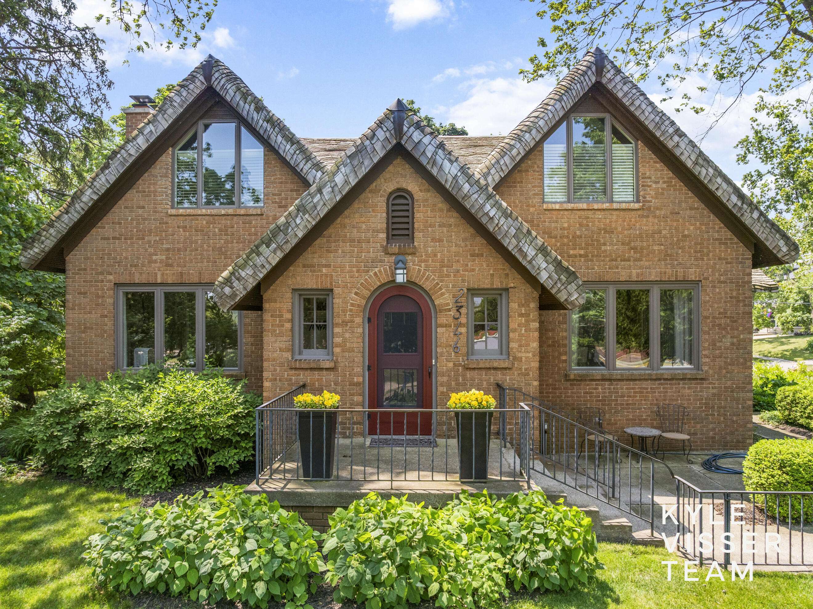 East Grand Rapids, MI 49506,2346 Lake SE Drive