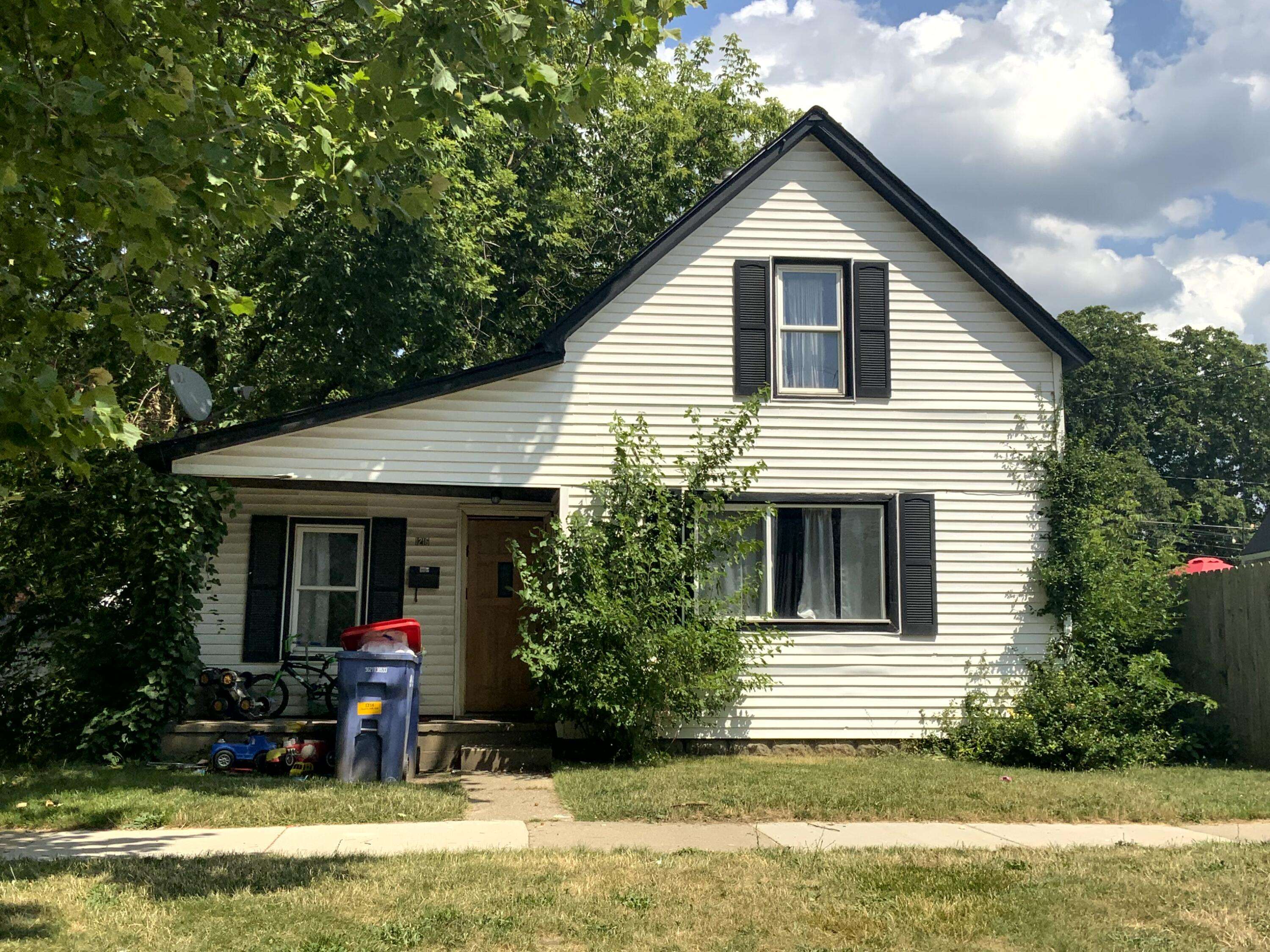 Grand Rapids, MI 49504,1216 NW Quarry NW