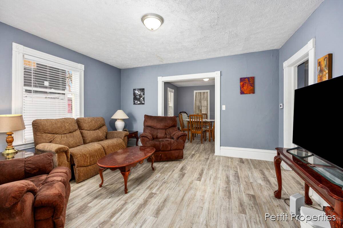 Grand Rapids, MI 49503,447 Emerald NE Avenue