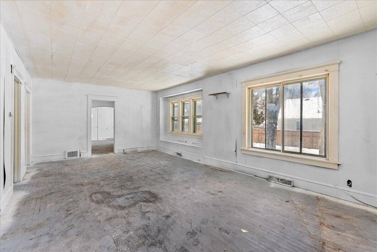Jackson, MI 49203,337 E Addison Street