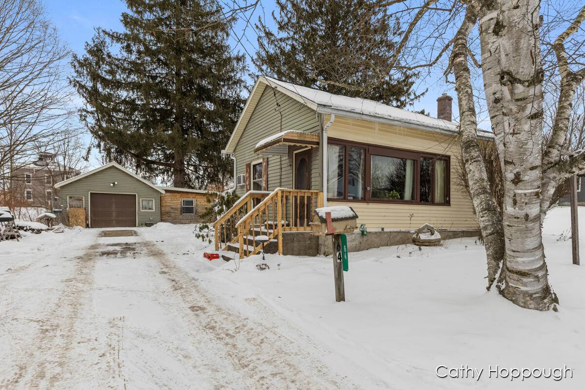 Saranac, MI 48881,64 N Pleasant Street