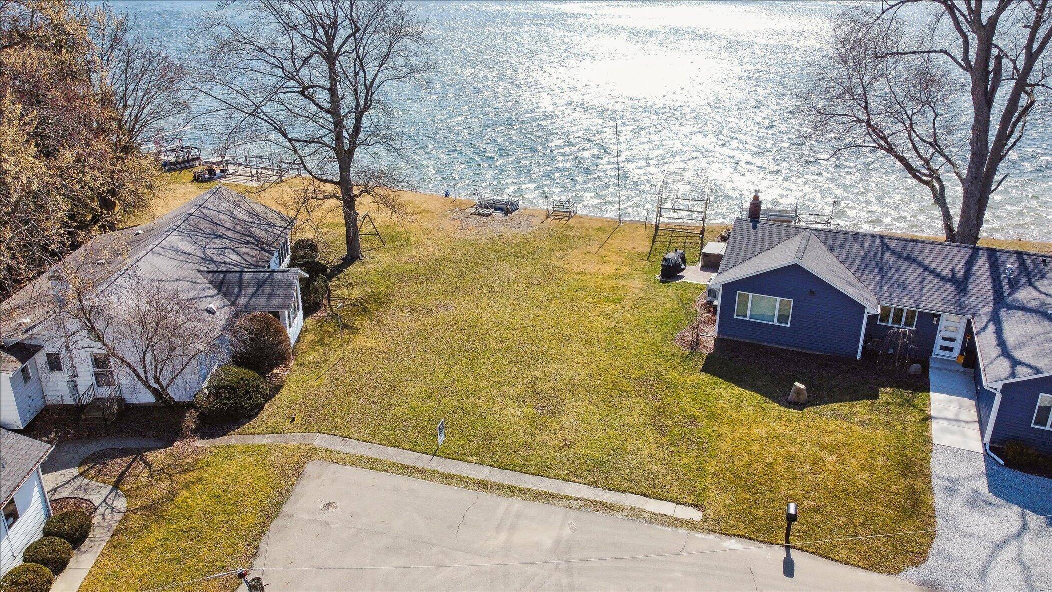 Edwardsburg, MI 49112,23275 Lakeview Drive