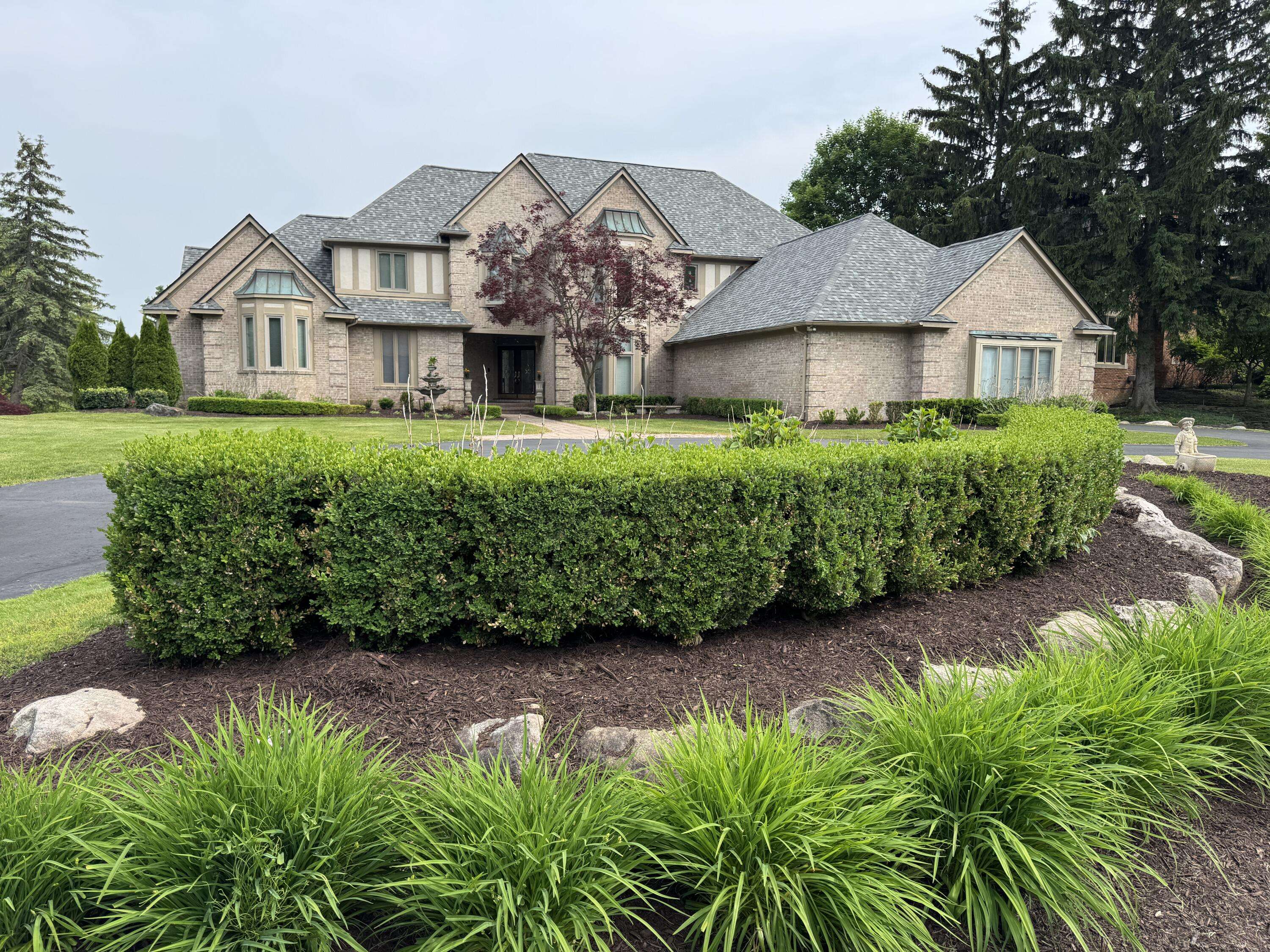 Bloomfield Hills, MI 48302,1265 Water Cliff Drive