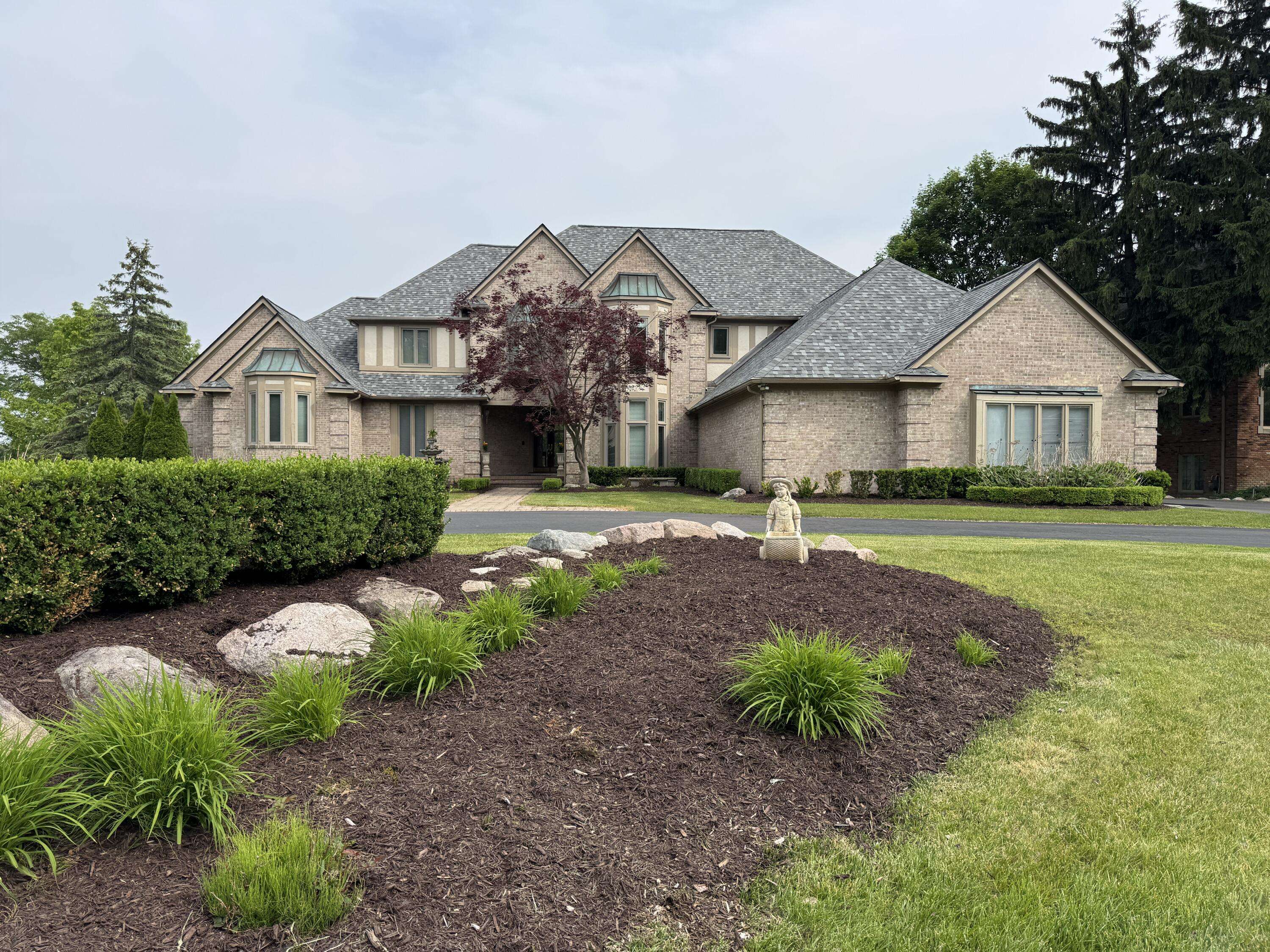 Bloomfield Hills, MI 48302,1265 Water Cliff Drive