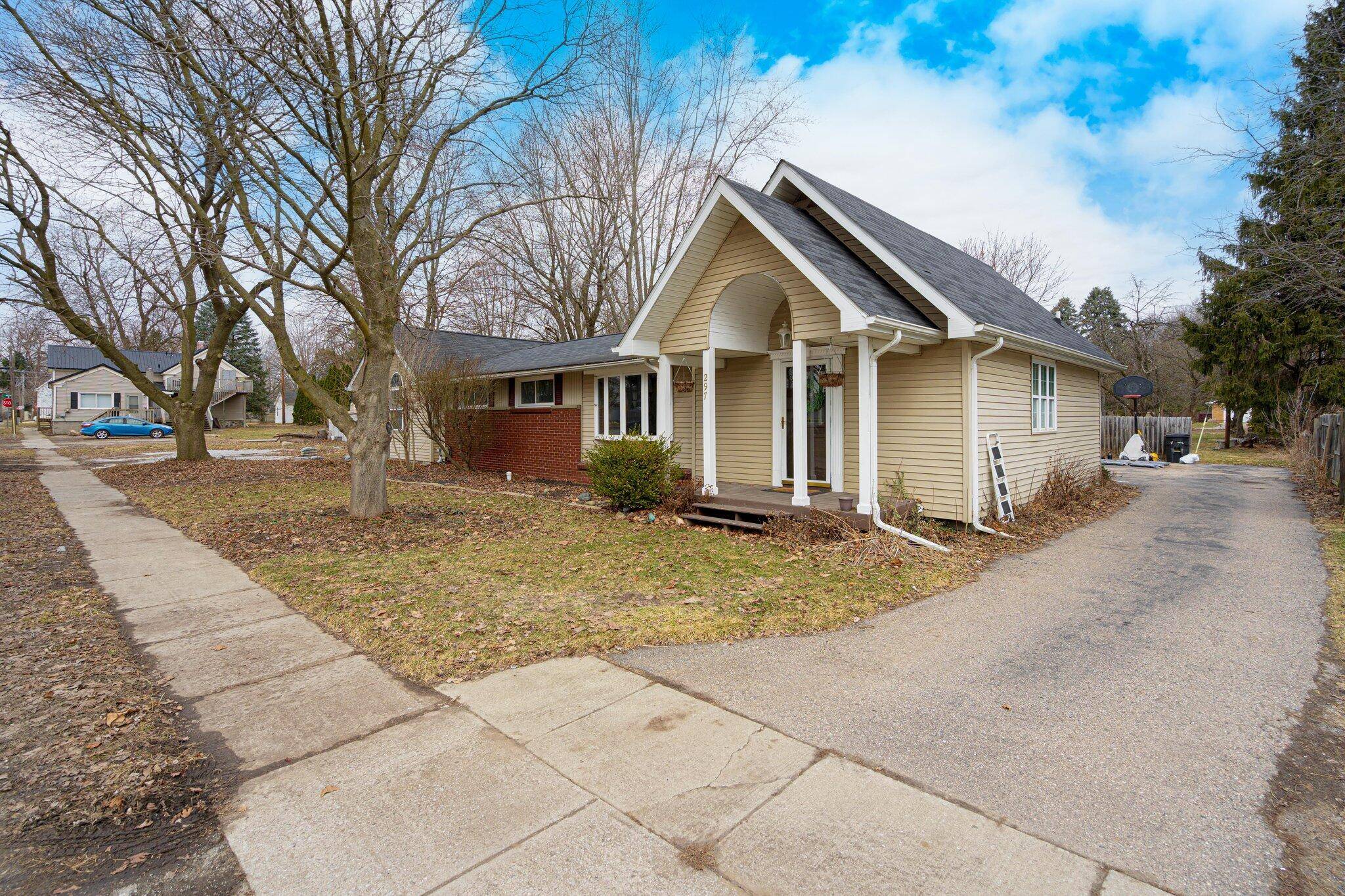 Almont, MI 48003,297 E Washington Street