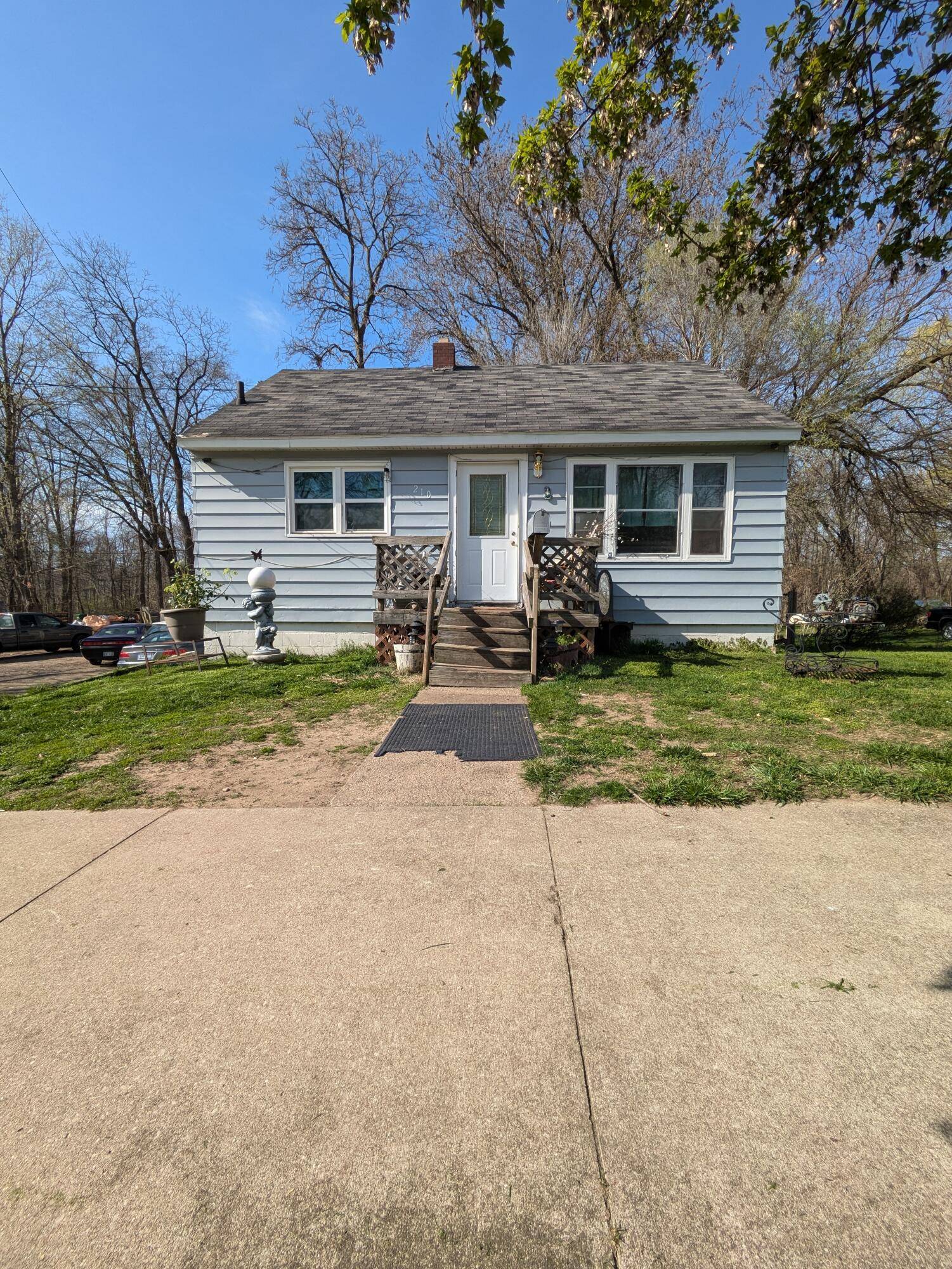Three Rivers, MI 49093,210 Fifth Avenue