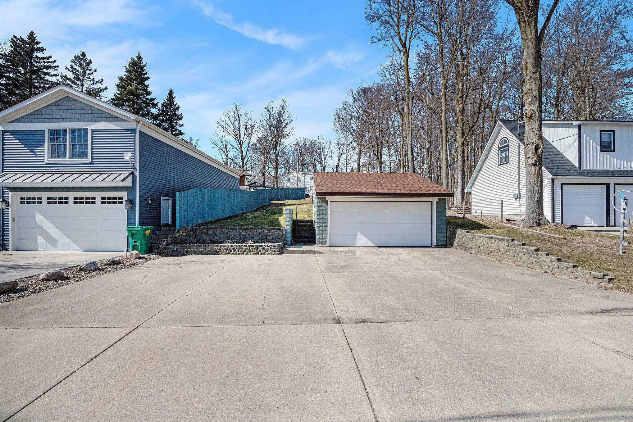 Cassopolis, MI 49031,22175 Forest Hall Drive