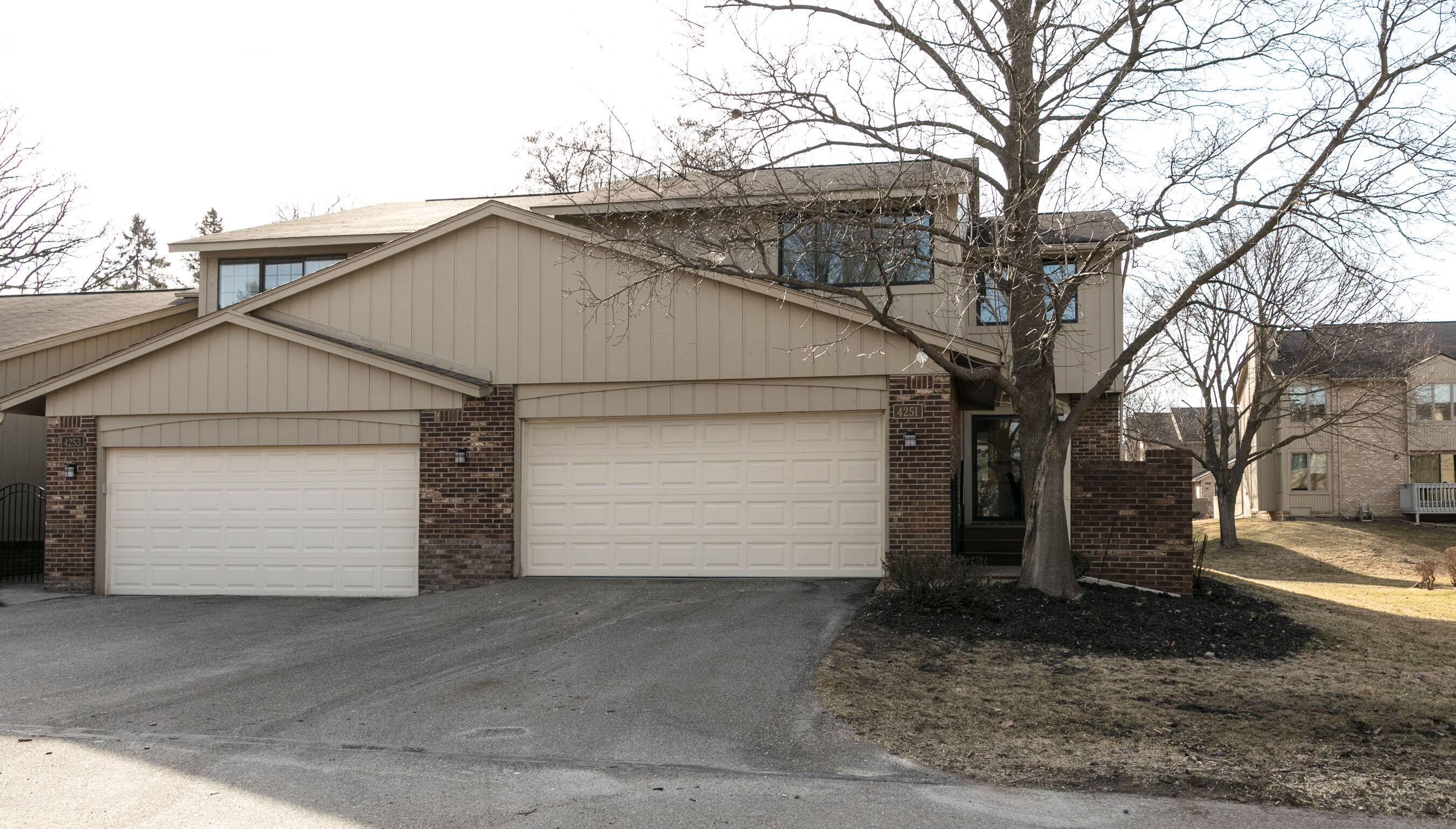 West Bloomfield, MI 48323,4251 Foxpointe Drive