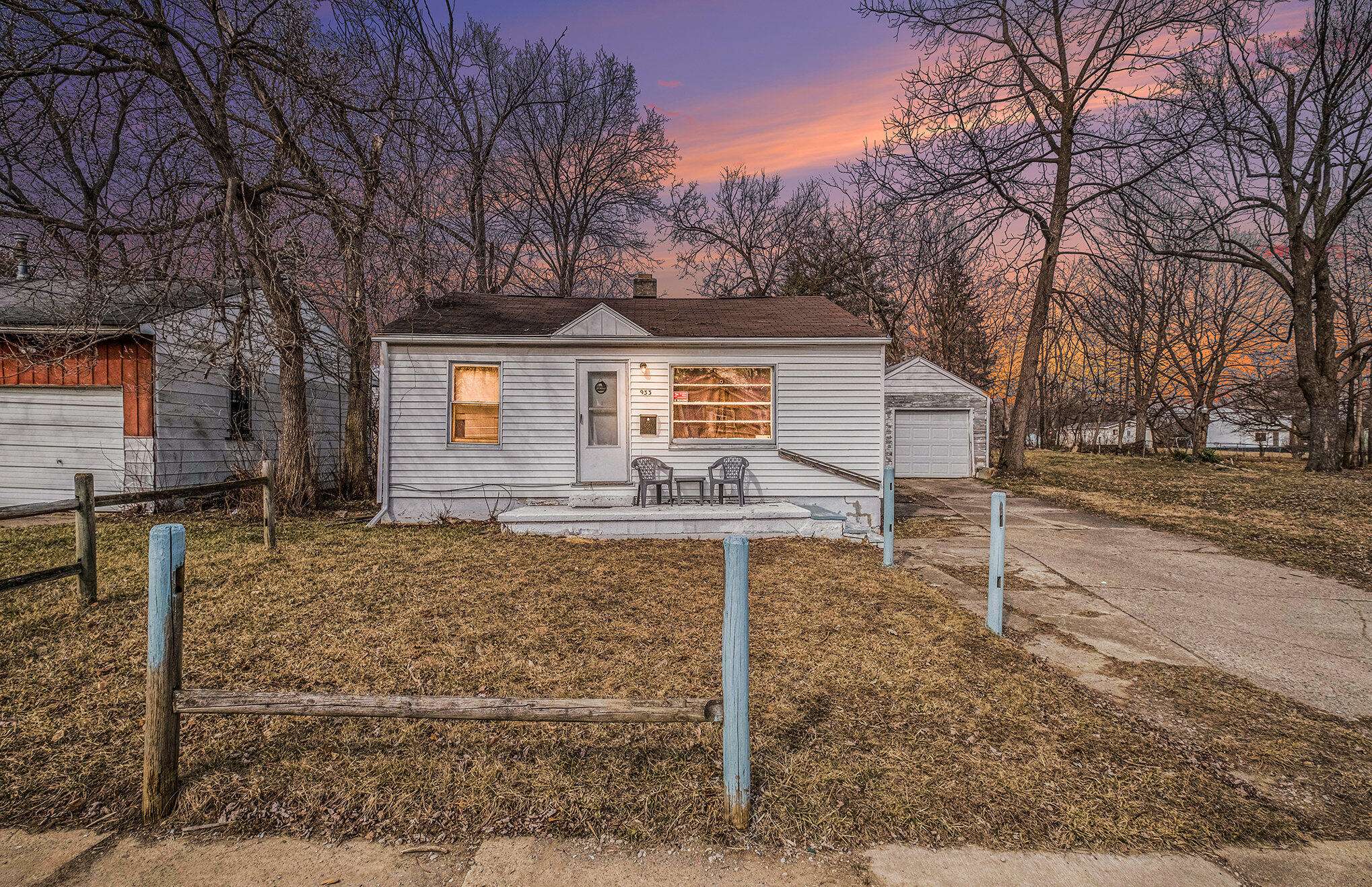 Flint, MI 48505,933 E Foss Avenue