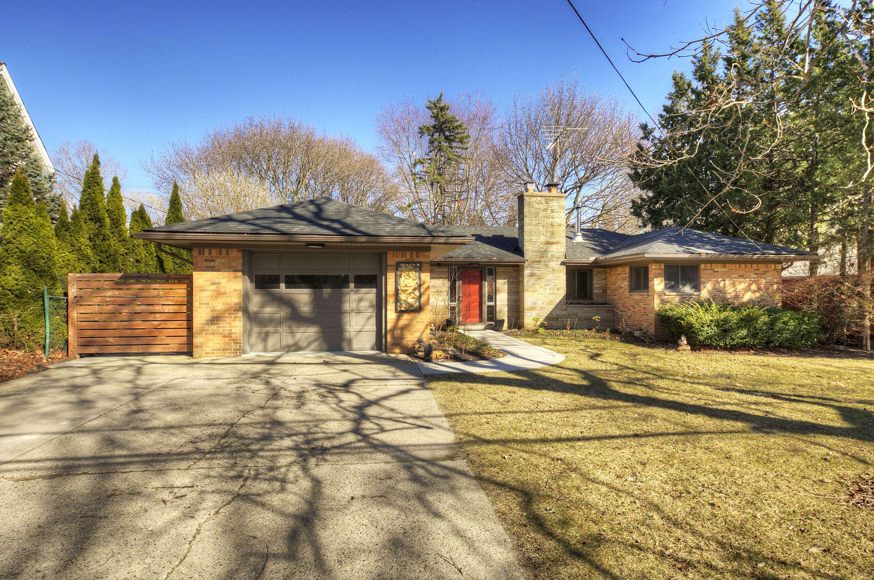 Saline, MI 48176,215 Monroe Street