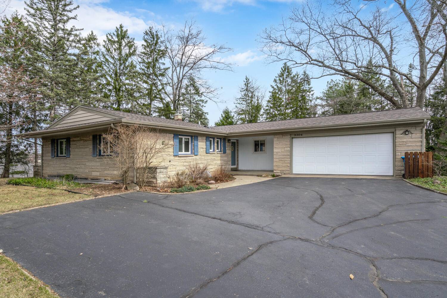 Kalamazoo, MI 49008,3304 Fair Oaks Drive