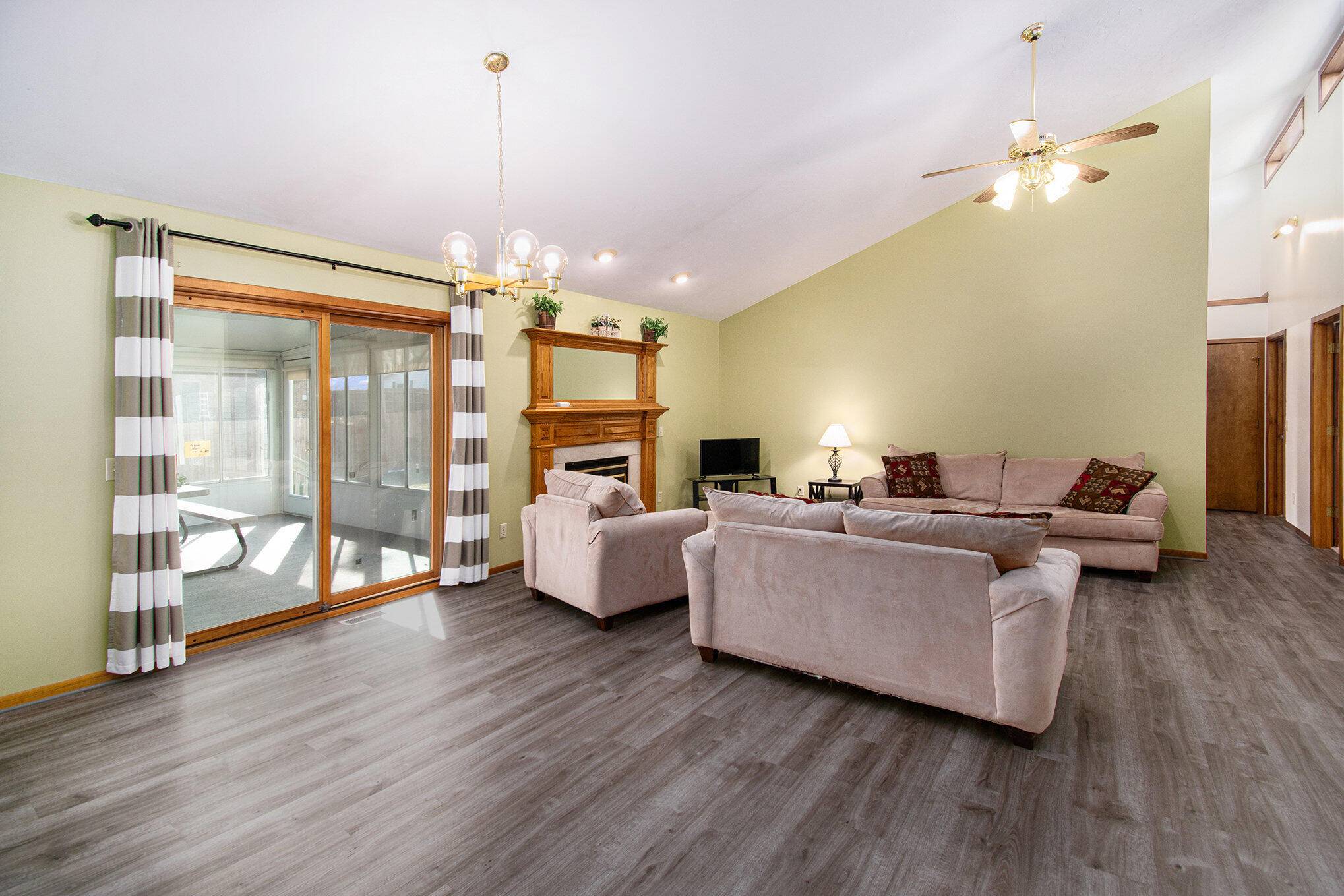 Holland, MI 49423,806 S Meadow Court